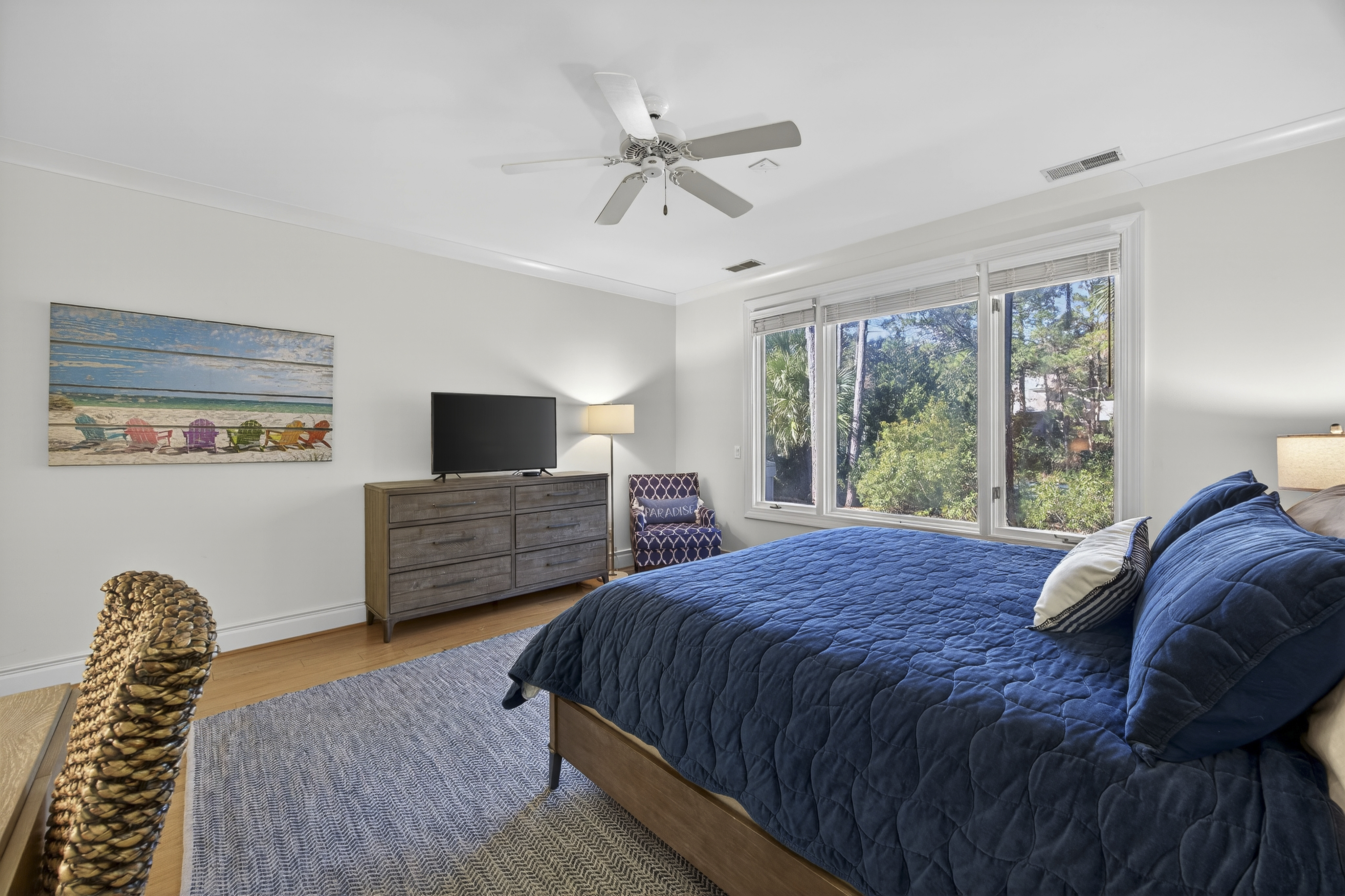 36 Red Oak | Bedroom 1 King Bed w/ desk & ensuite bathroom