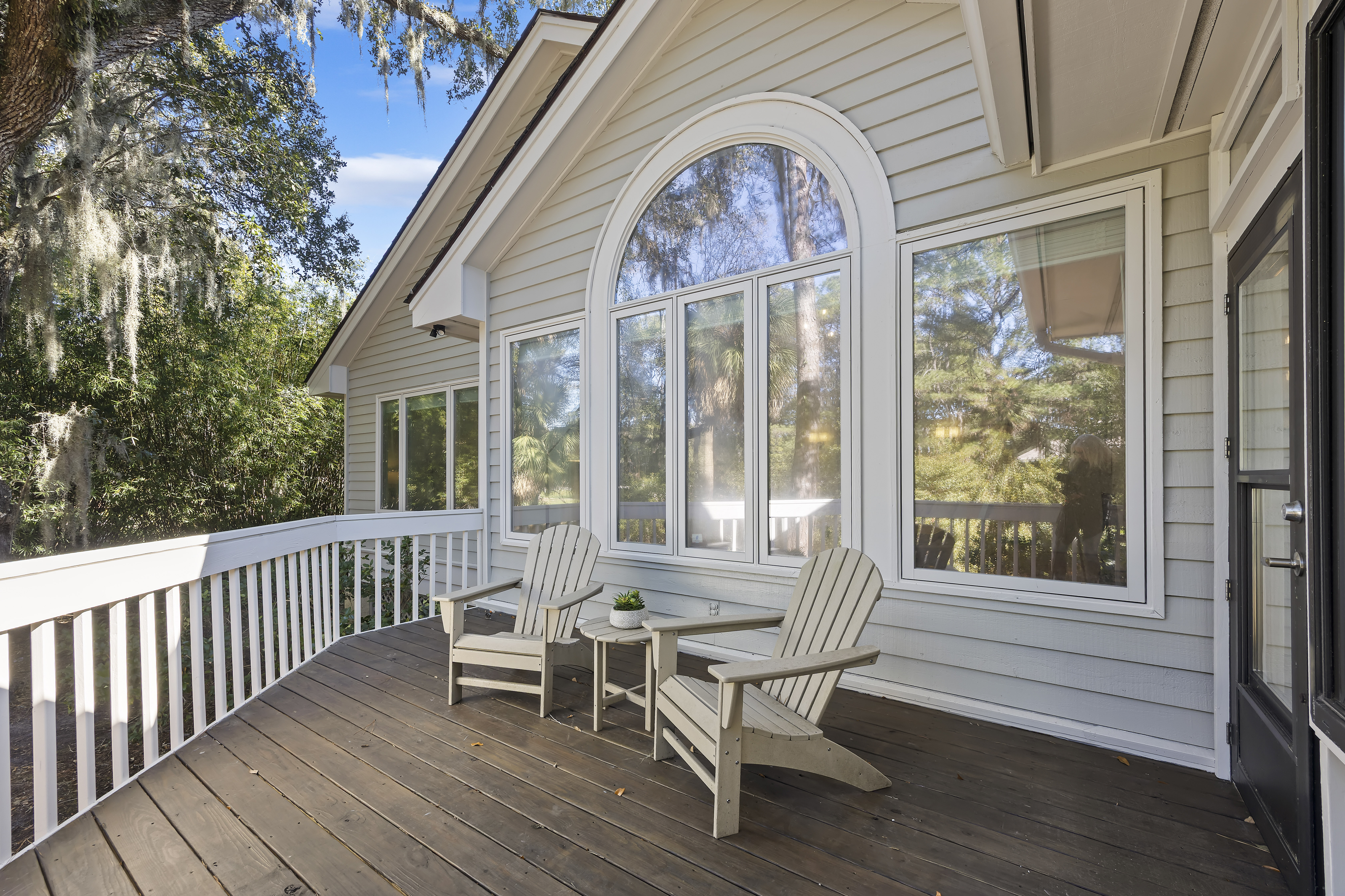 36 Red Oak | Private back deck w/ comfortable seating