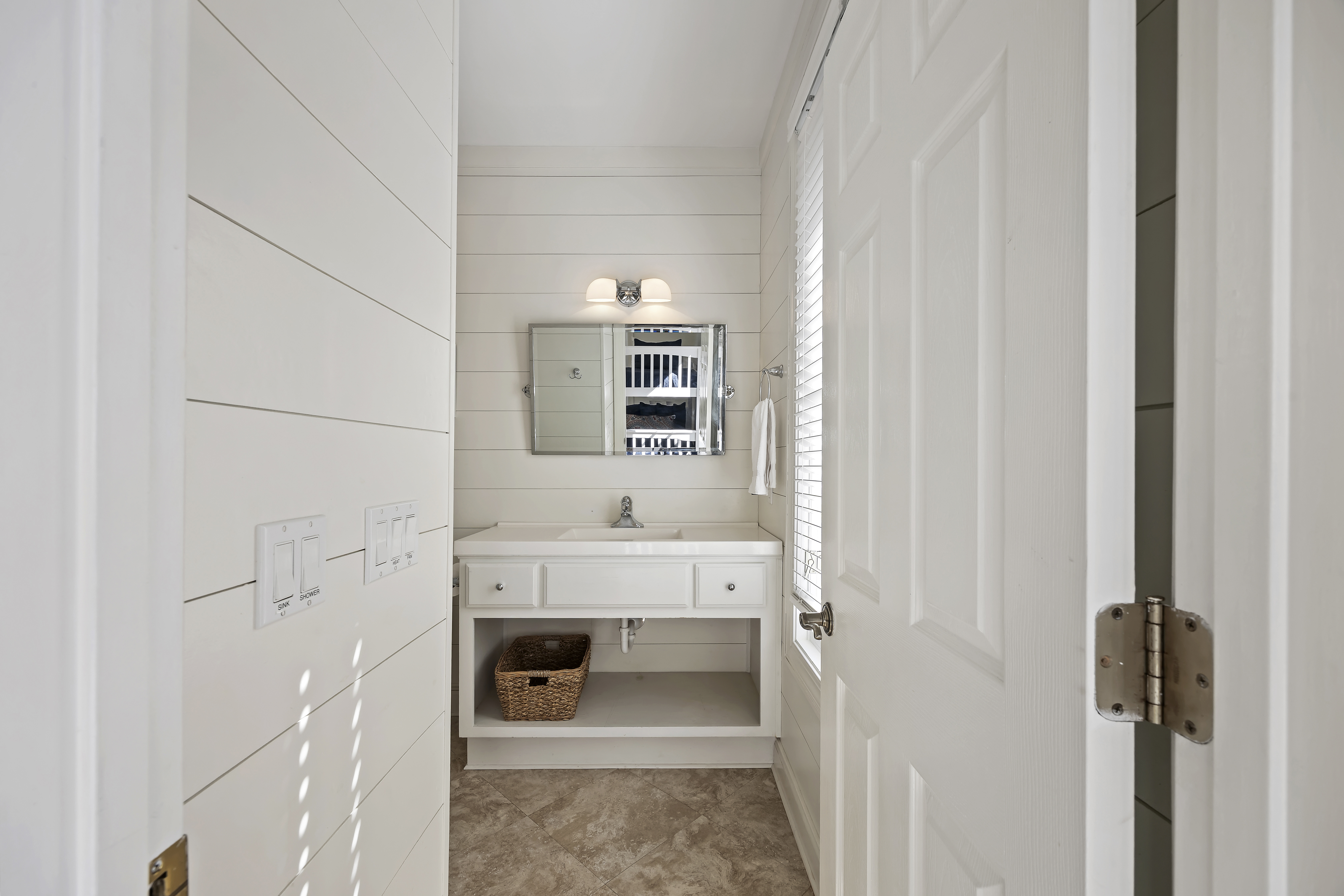 36 Red Oak | Bedroom 3 bathroom w/ tub/shower combo