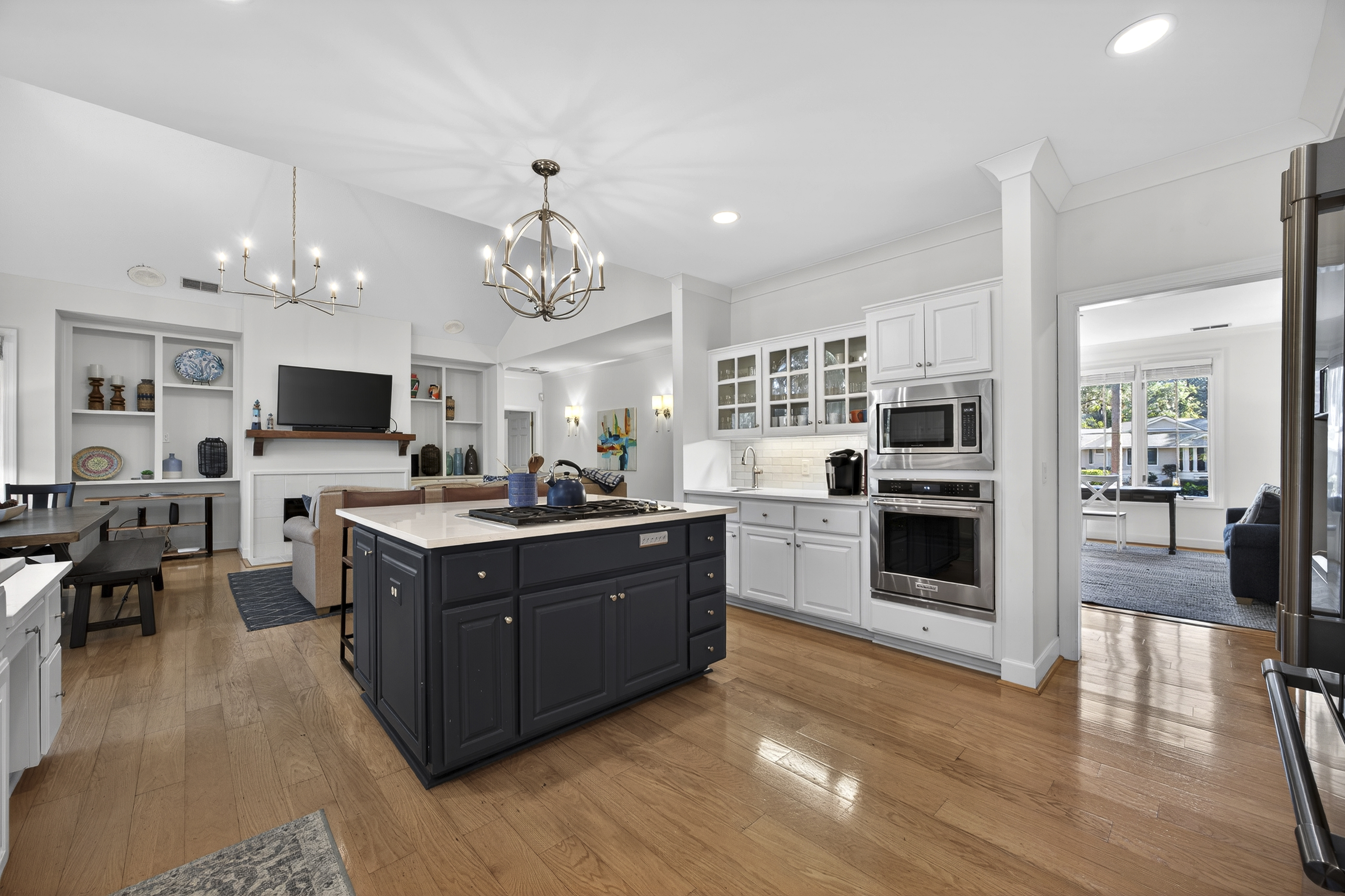 36 Red oak | Massive Kitchen w/ room for the whole family