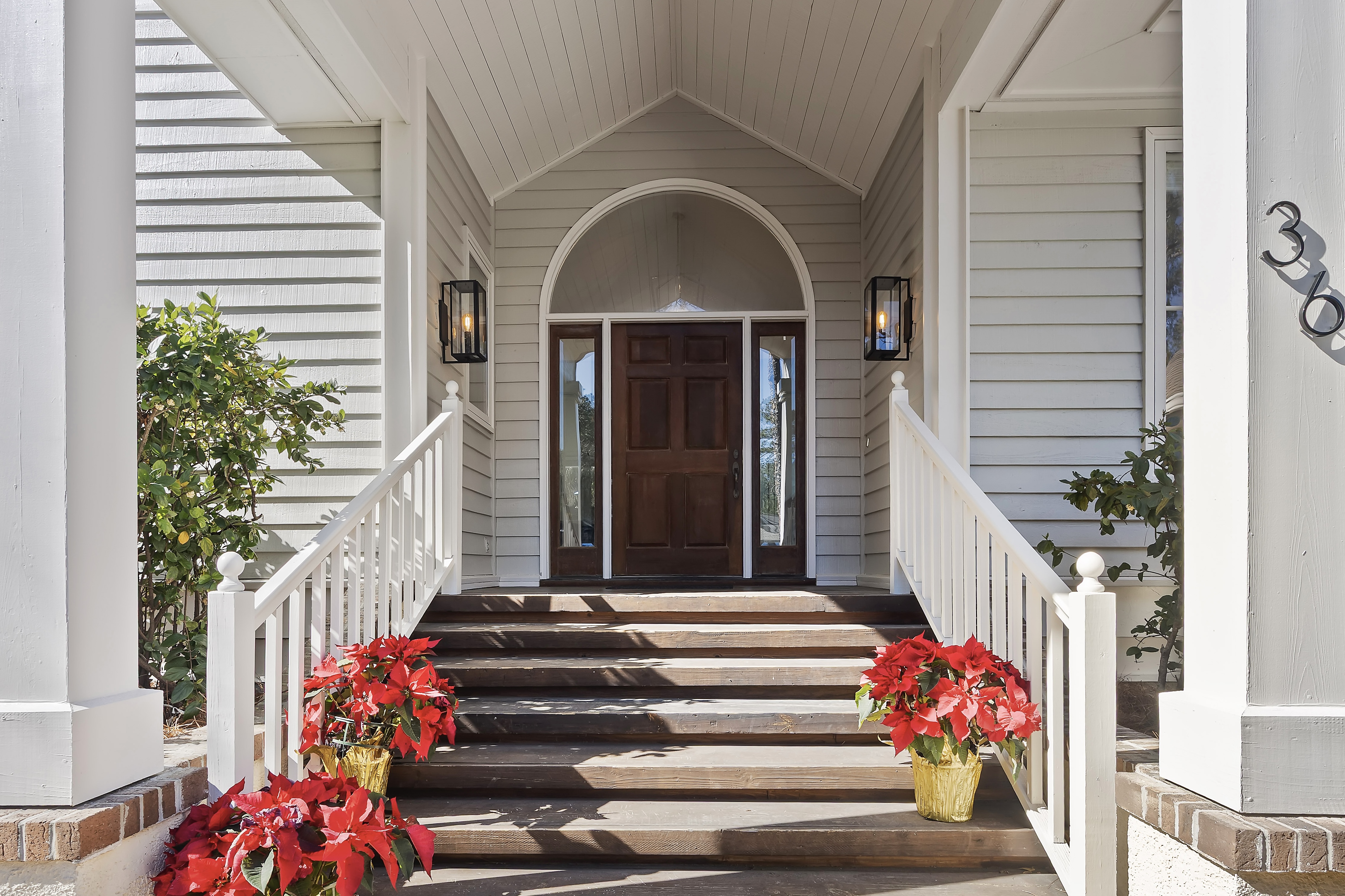 36 Red Oak | Stunning entryway w/ newly painted exterior
