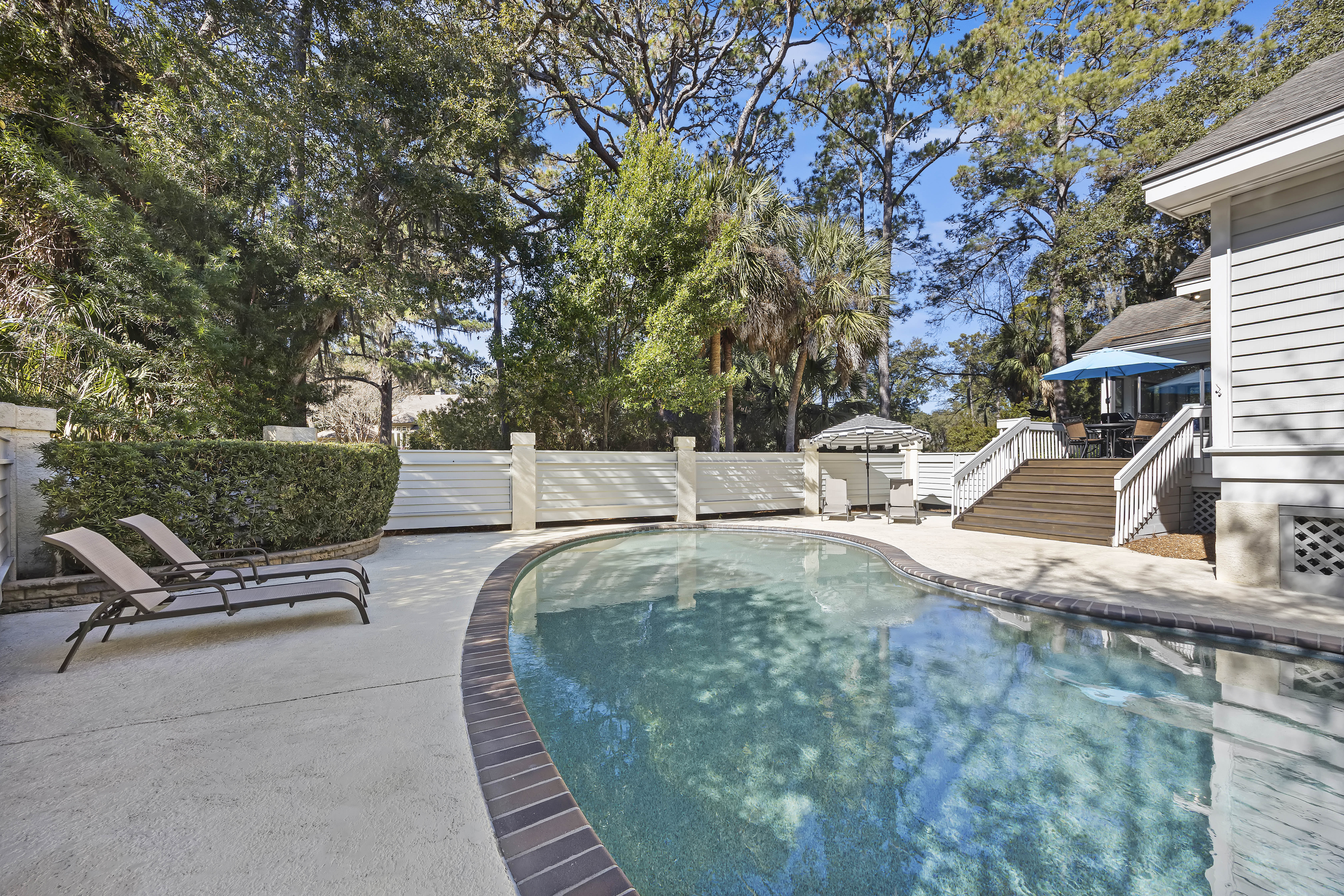 36 Red Oak | Soak up the sun in the private pool