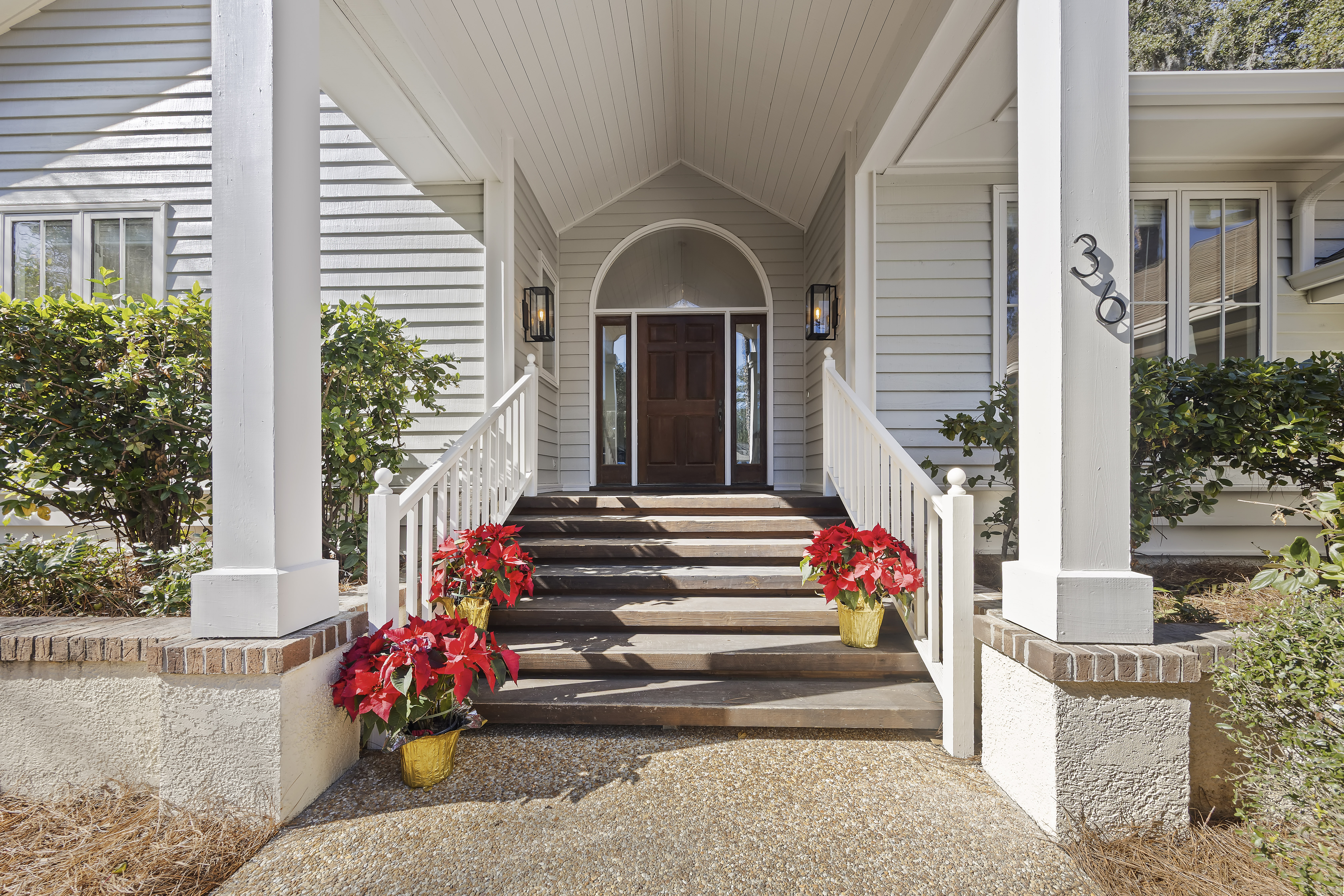 36 Red Oak | Stunning entryway w/ newly painted exterior