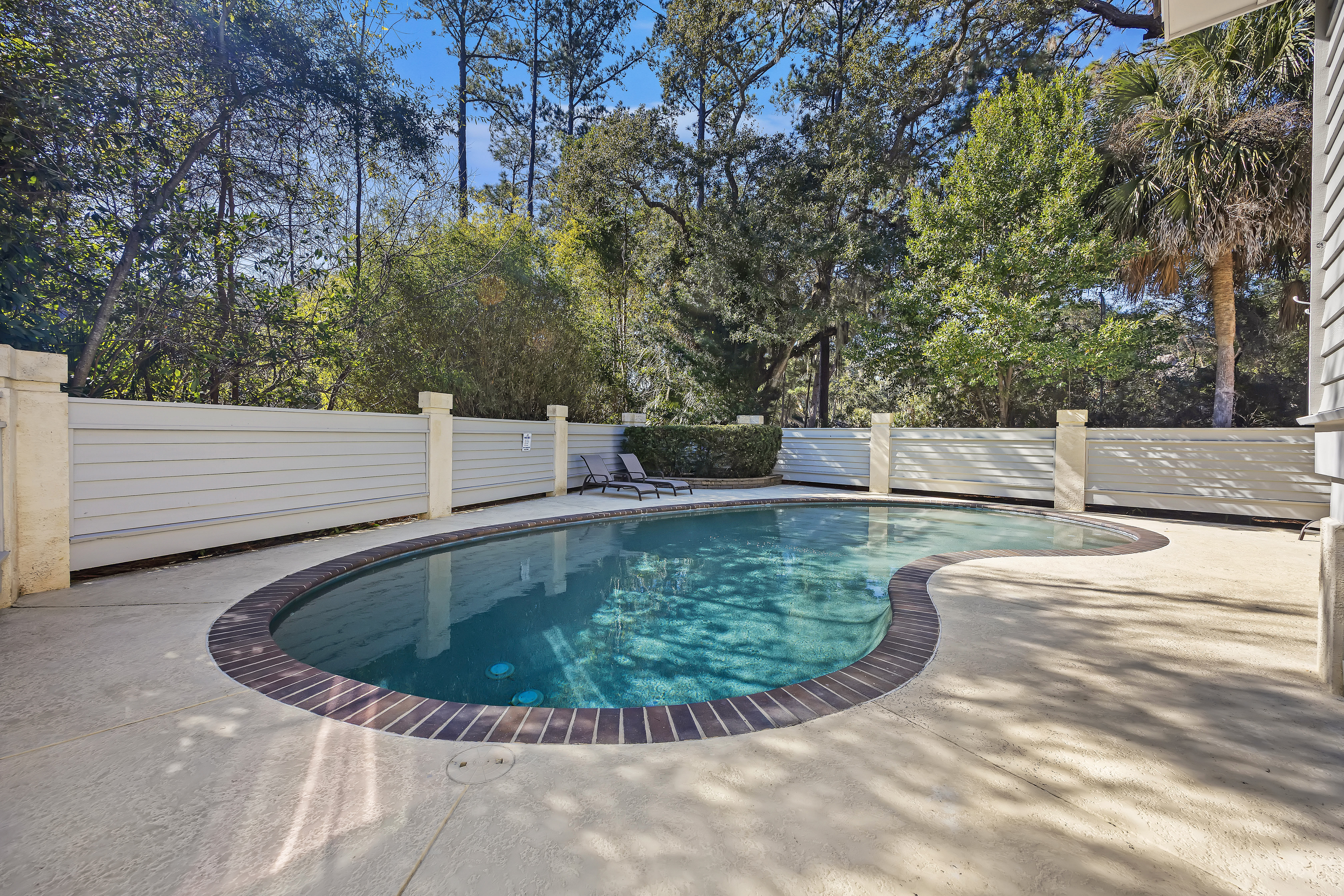 36 Red Oak | Soak up the sun in the private pool