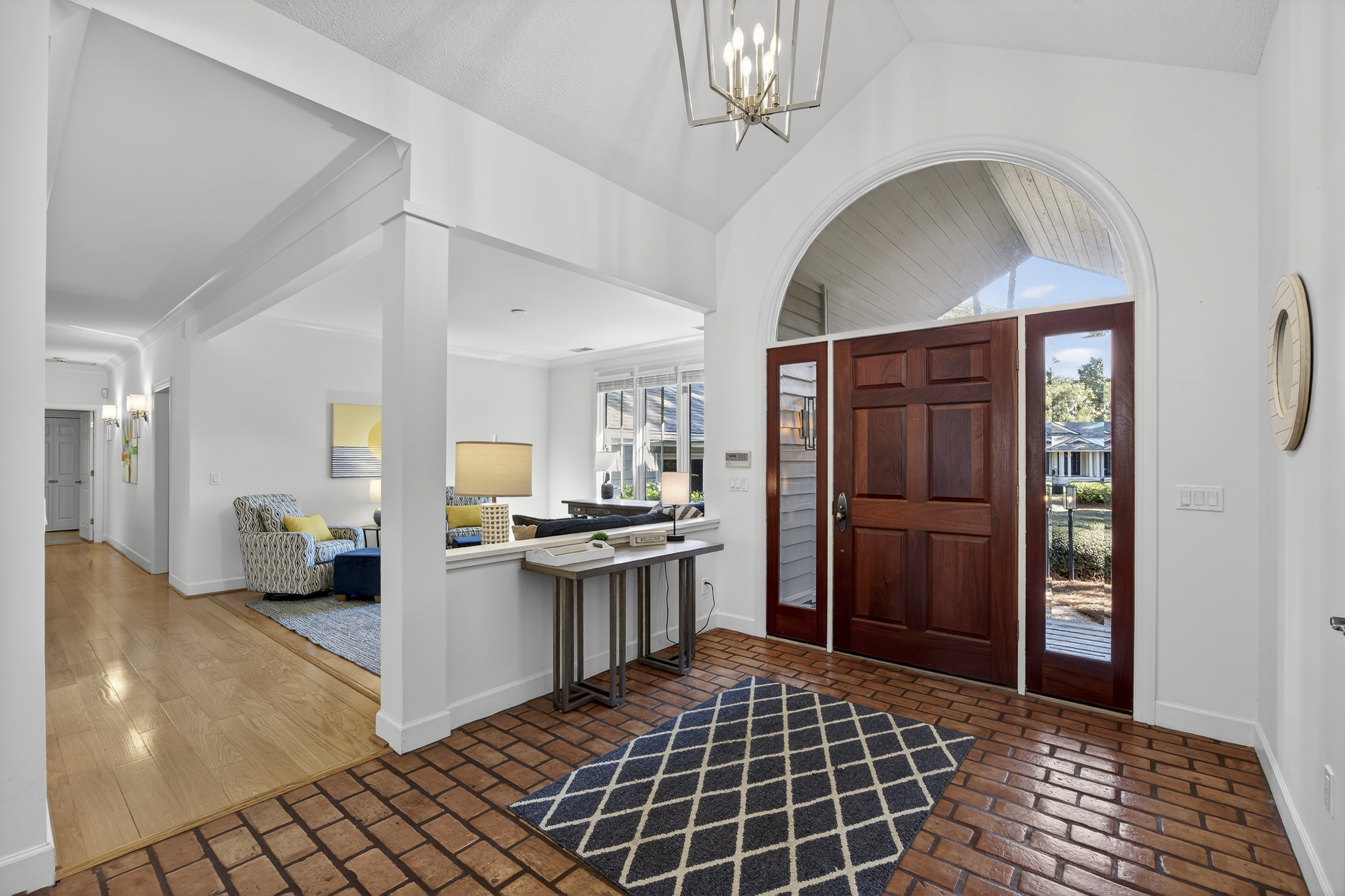 36 Red Oak | Welcoming entryway 