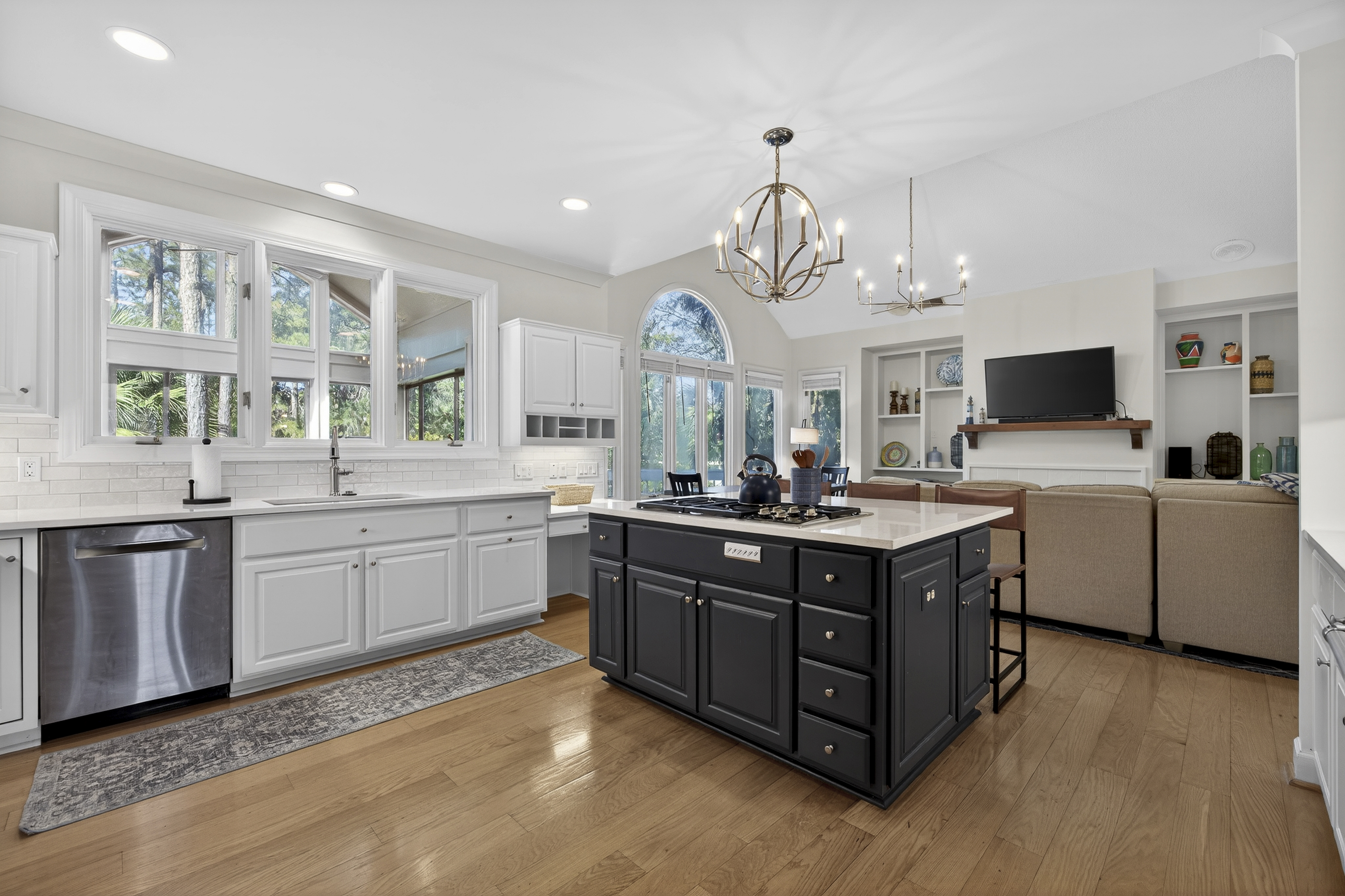 36 Red oak | Massive Kitchen w/ room for the whole family