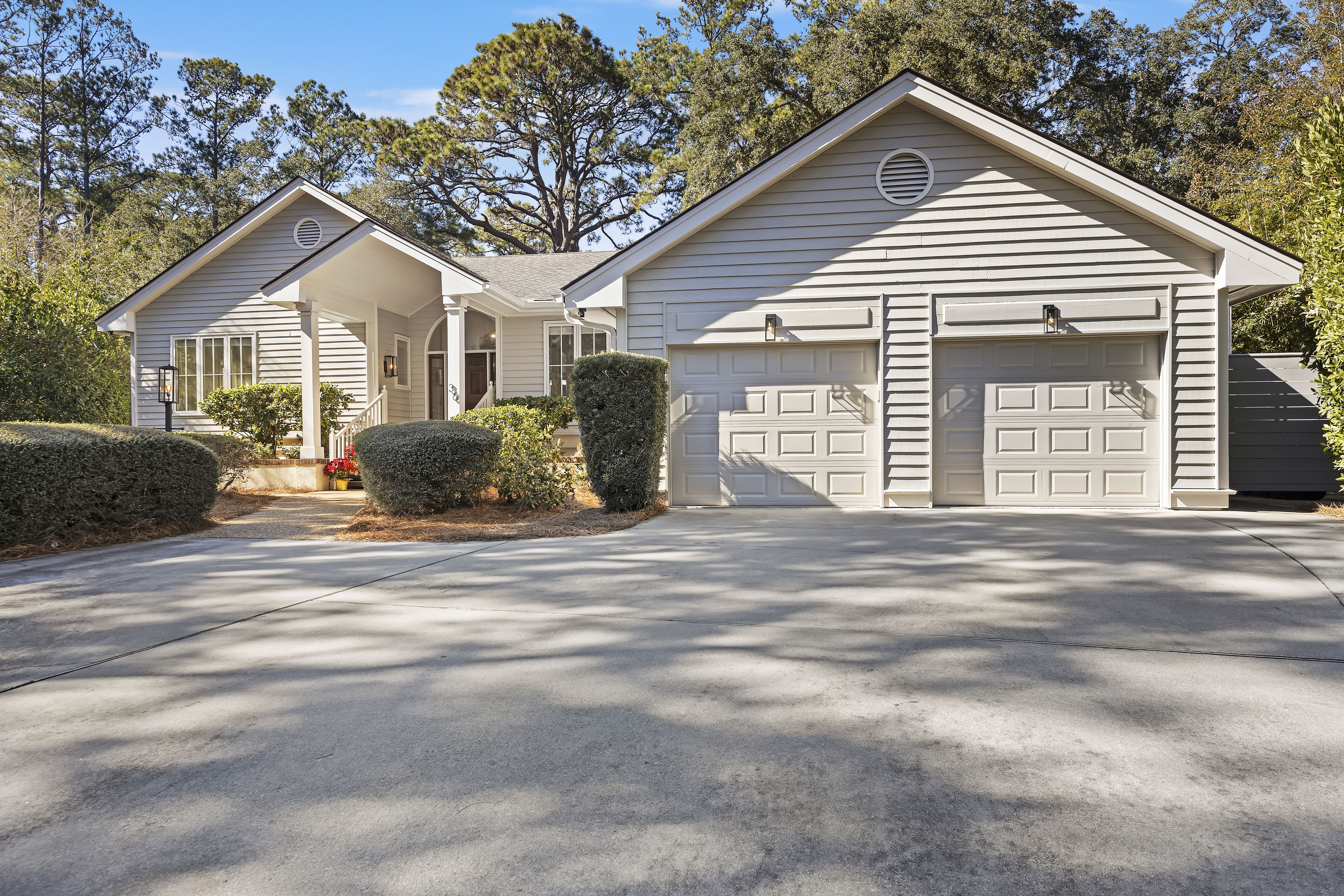 36 Red Oak | Stunning newly painted exterior