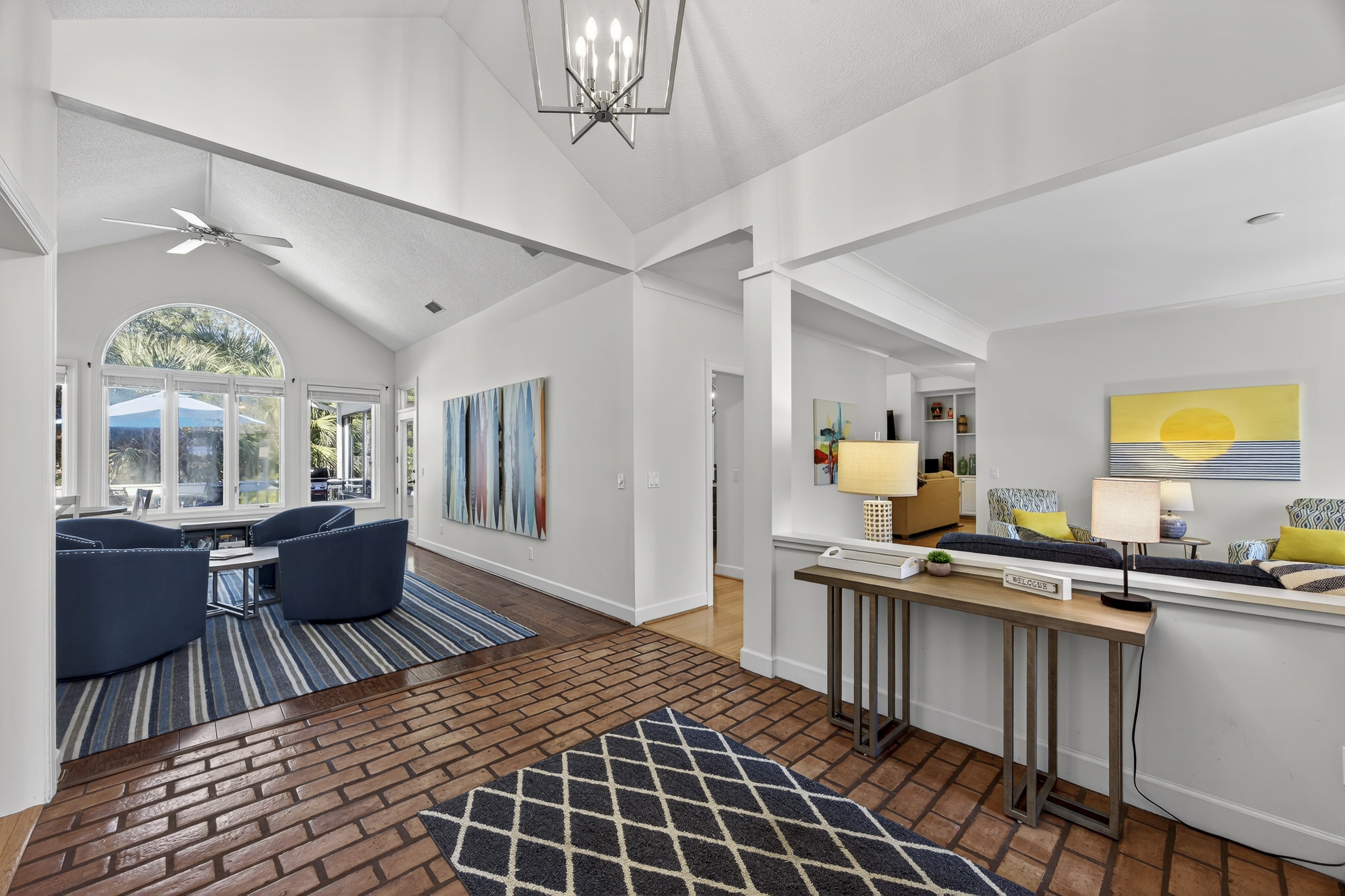 36 Red Oak | Welcoming entryway 