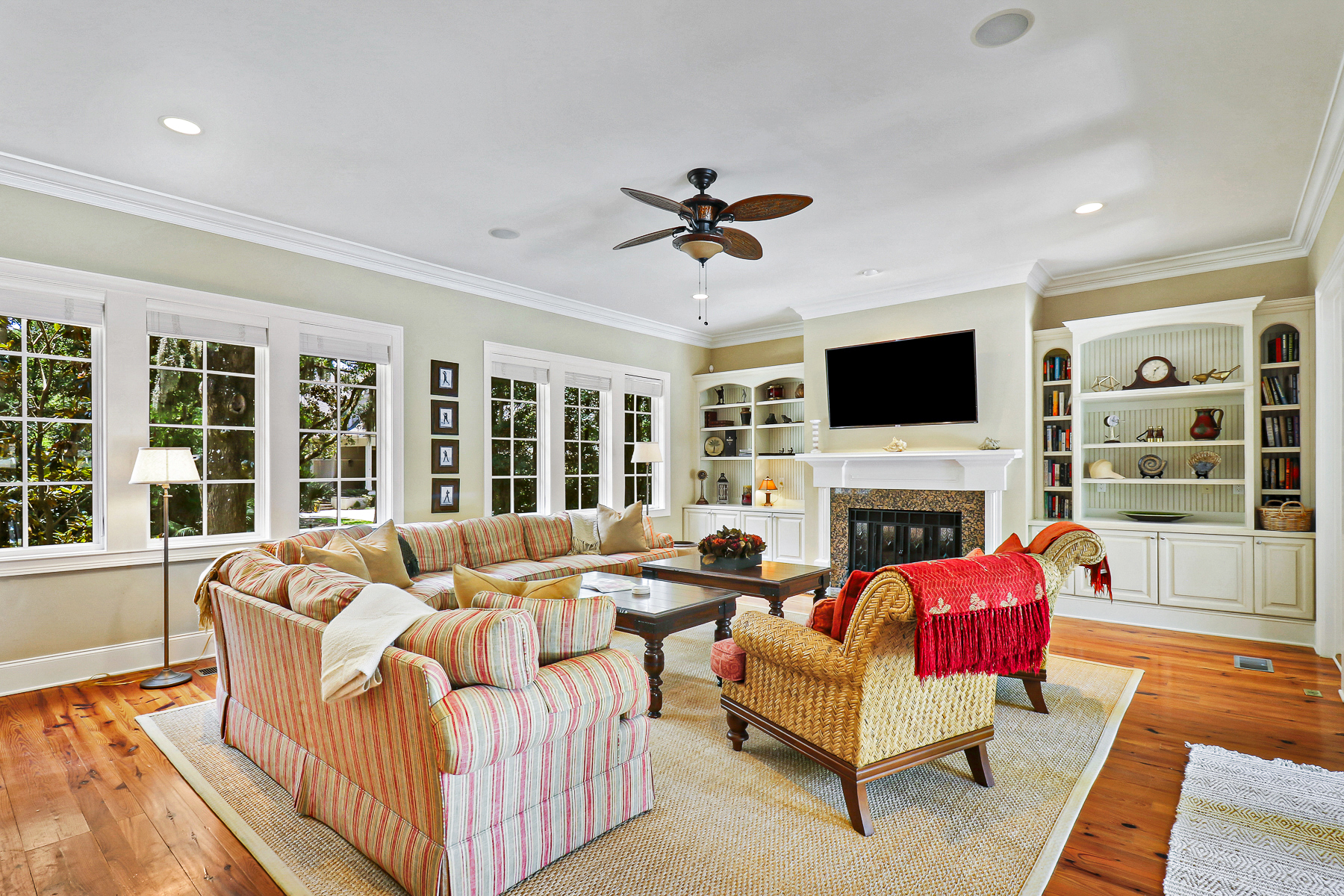 2 Royal Tern | Living Room