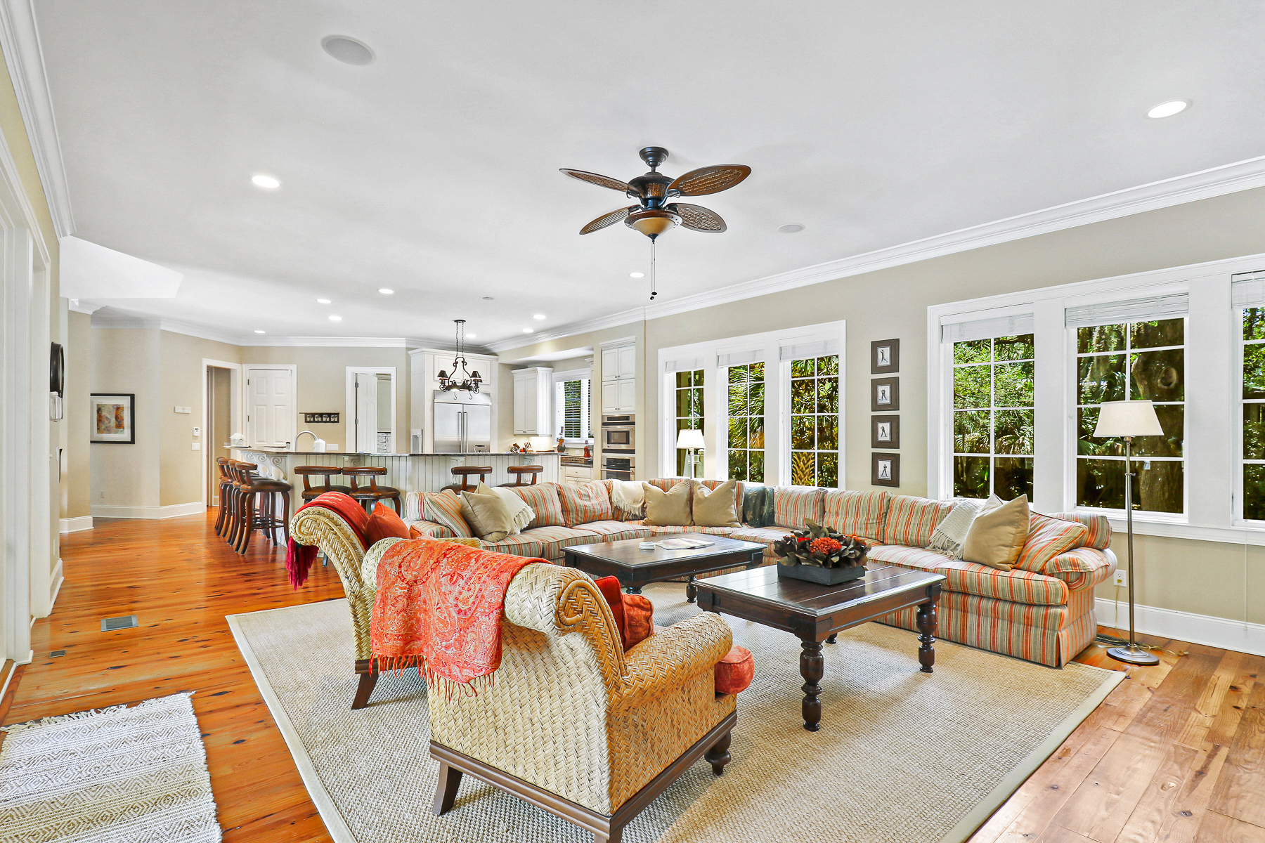 2 Royal Tern | Living Room