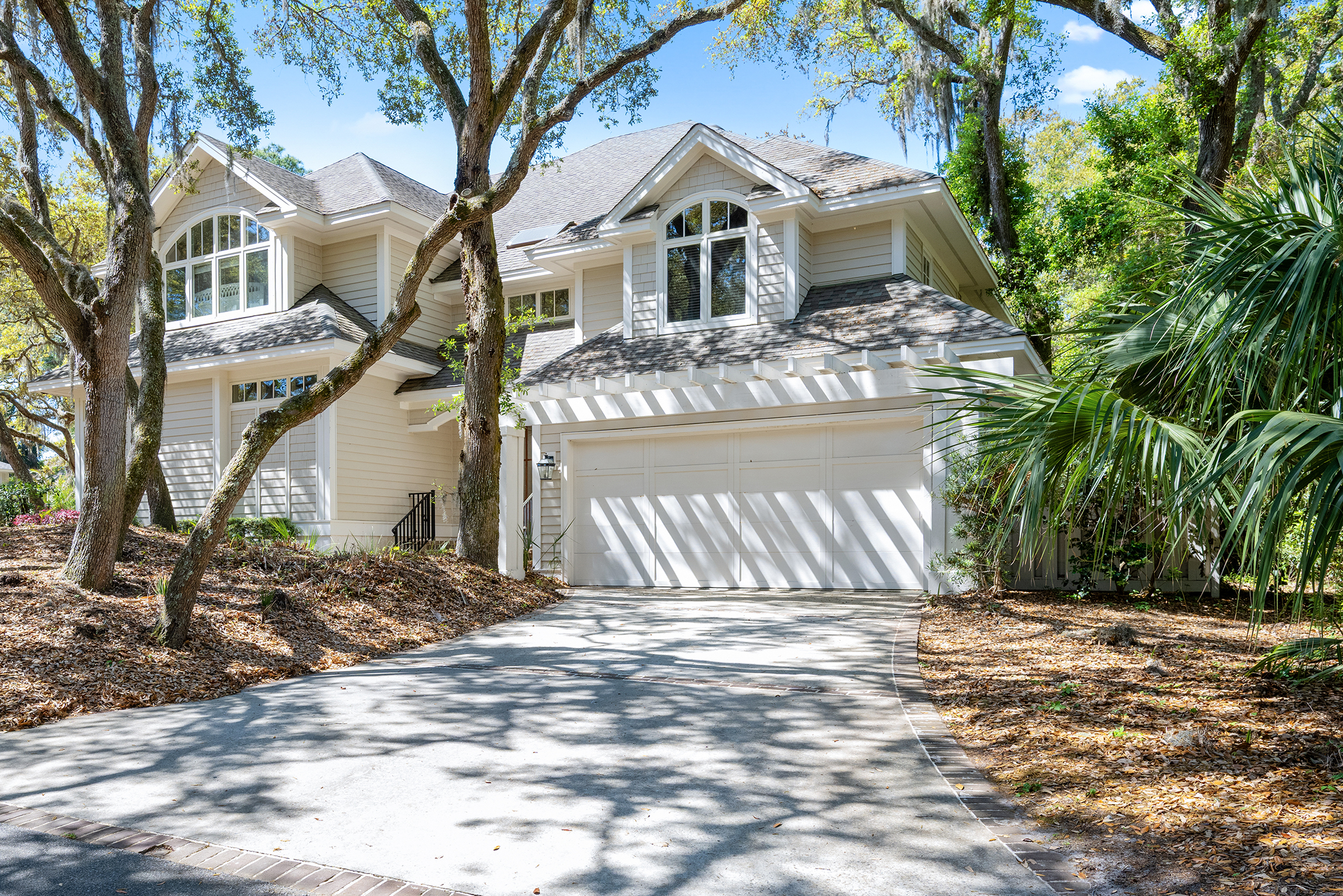 30 Ruddy Turnstone | Front exterior 