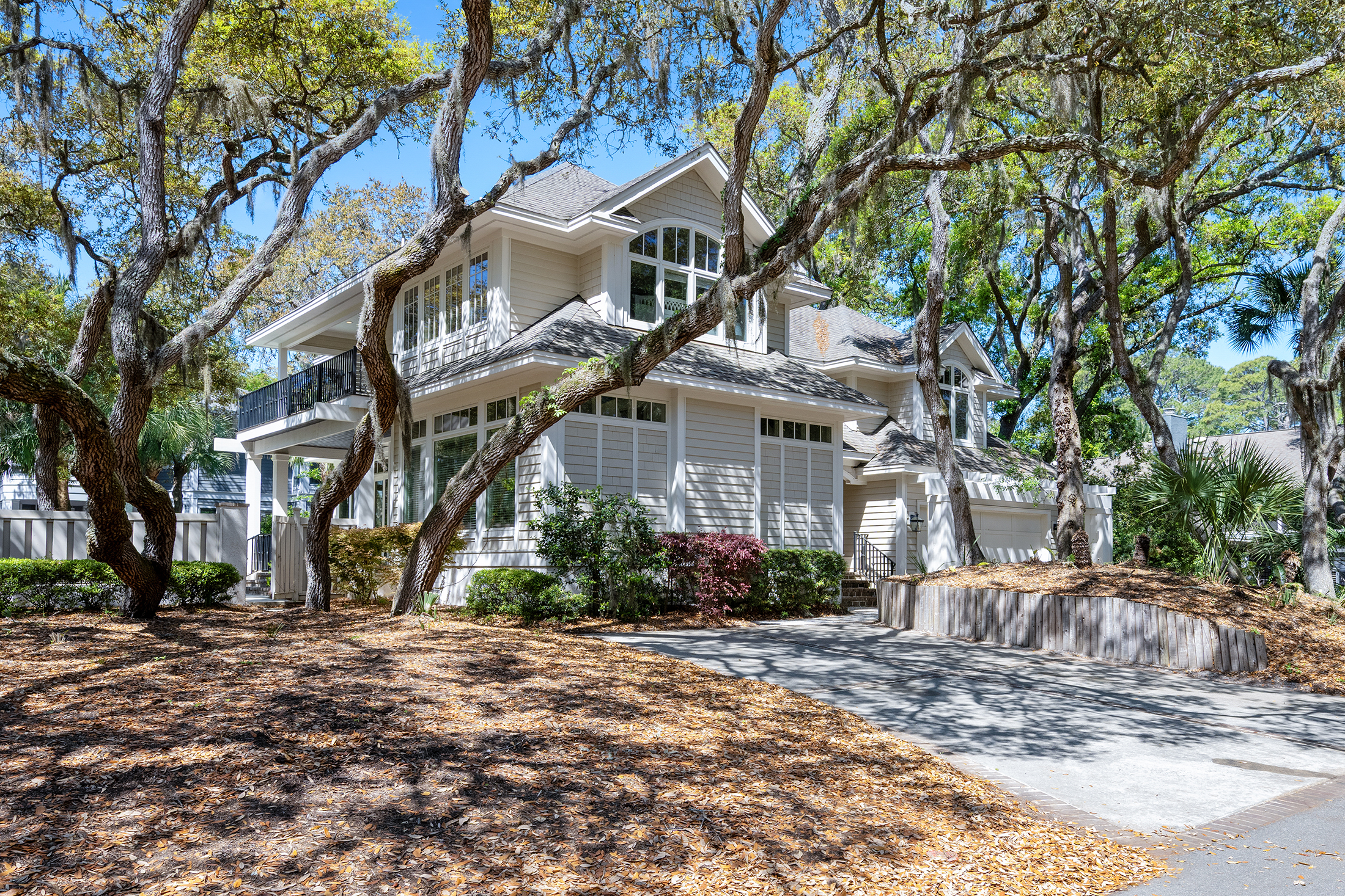 30 Ruddy Turnstone | Front exterior
