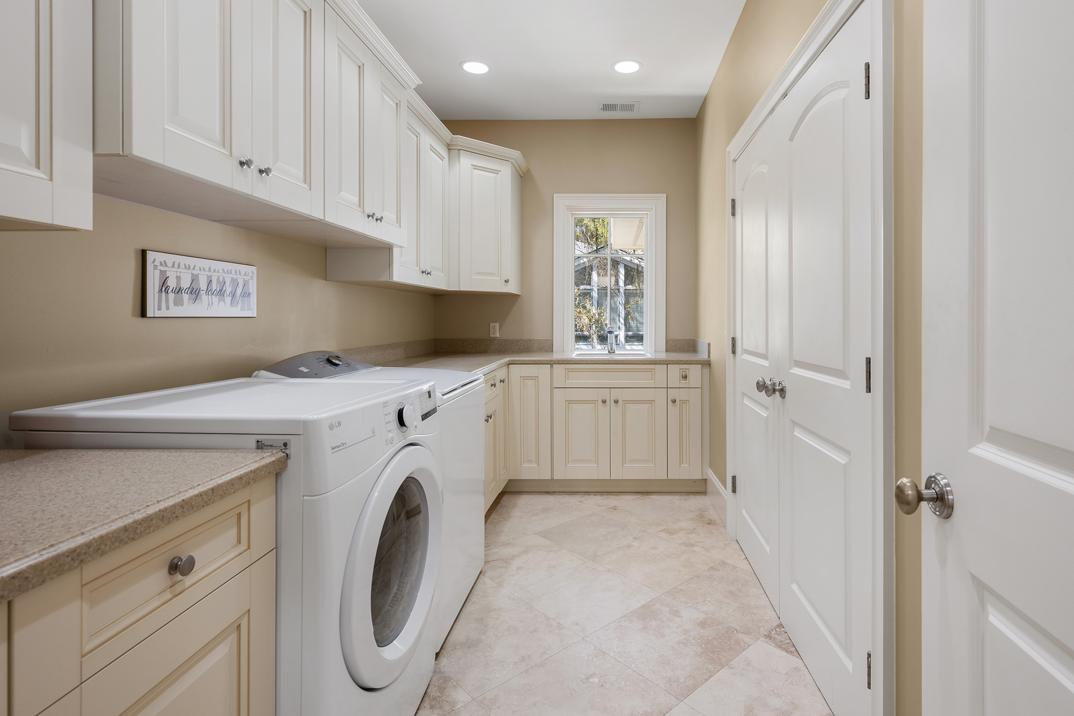30 Ruddy Turnstone | Laundry Room