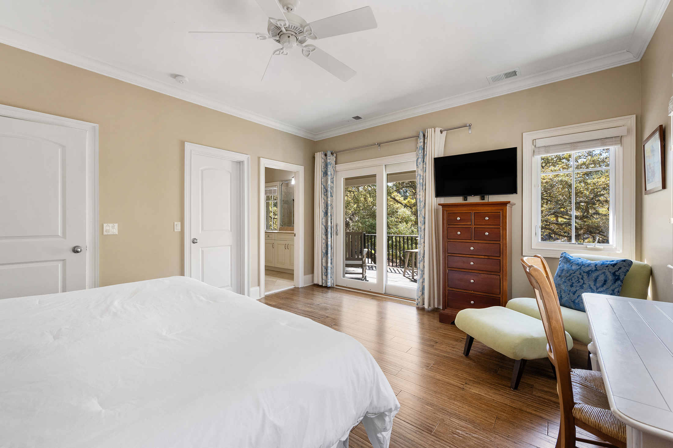 30 Ruddy Turnstone | Bedroom 4 King Bed w/ desk 