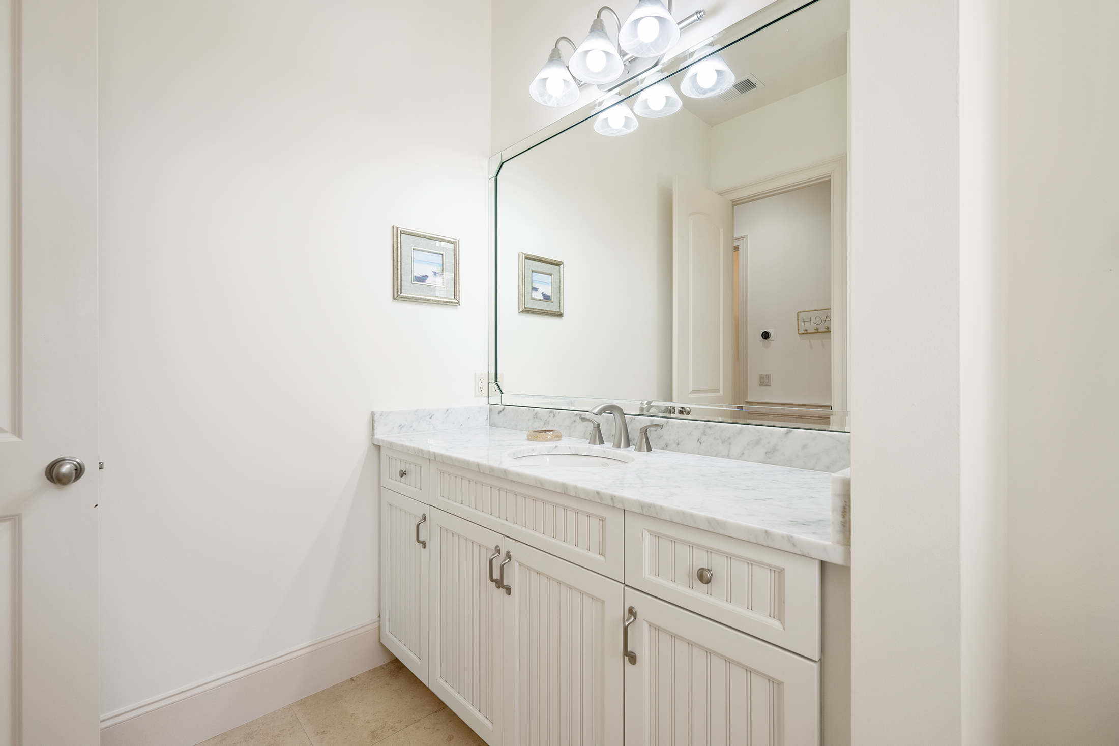 30 Ruddy Turnstone | First floor full bathroom