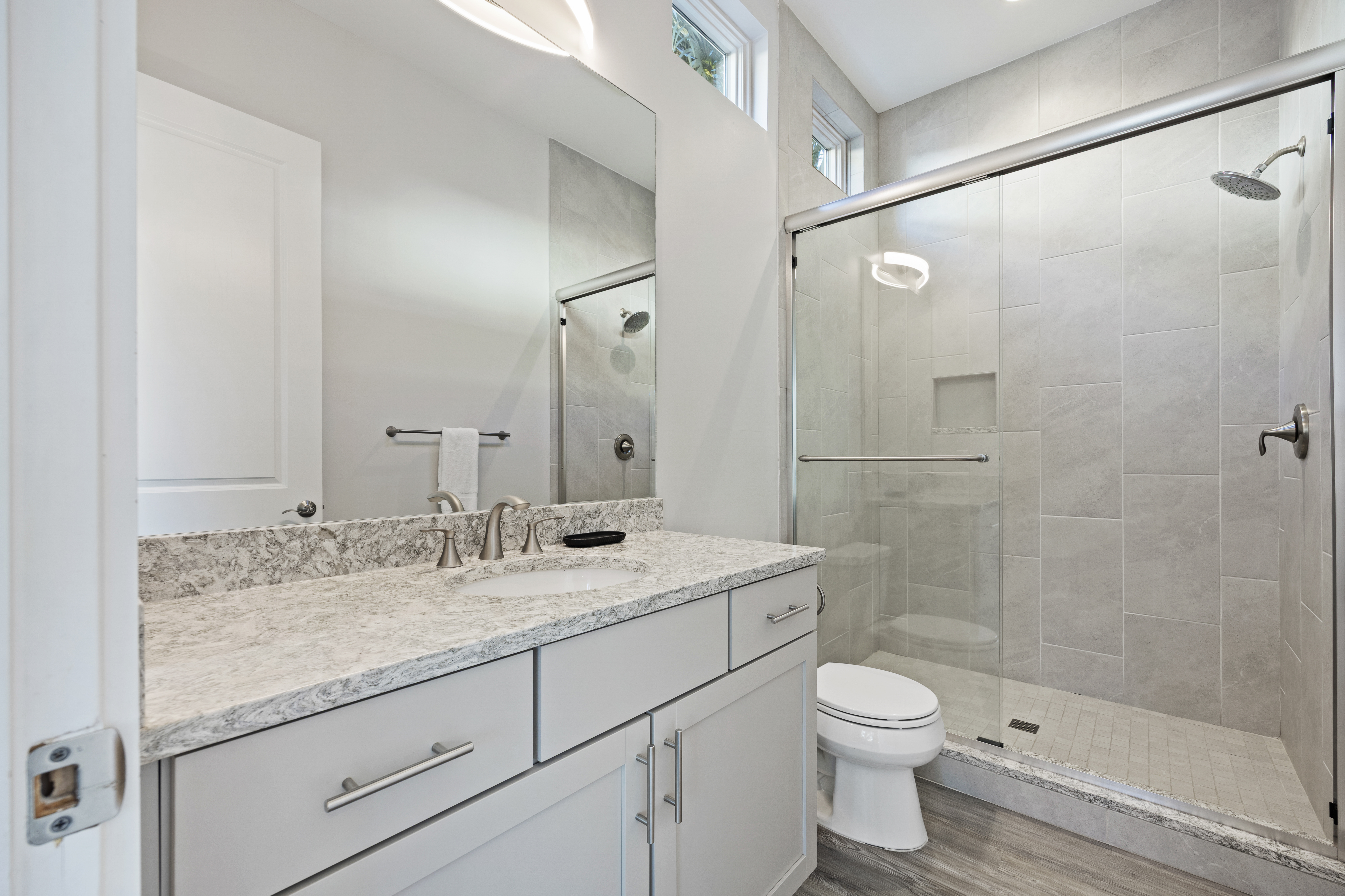 103 Dune Lane | Bedroom 2 bathroom w/ shower