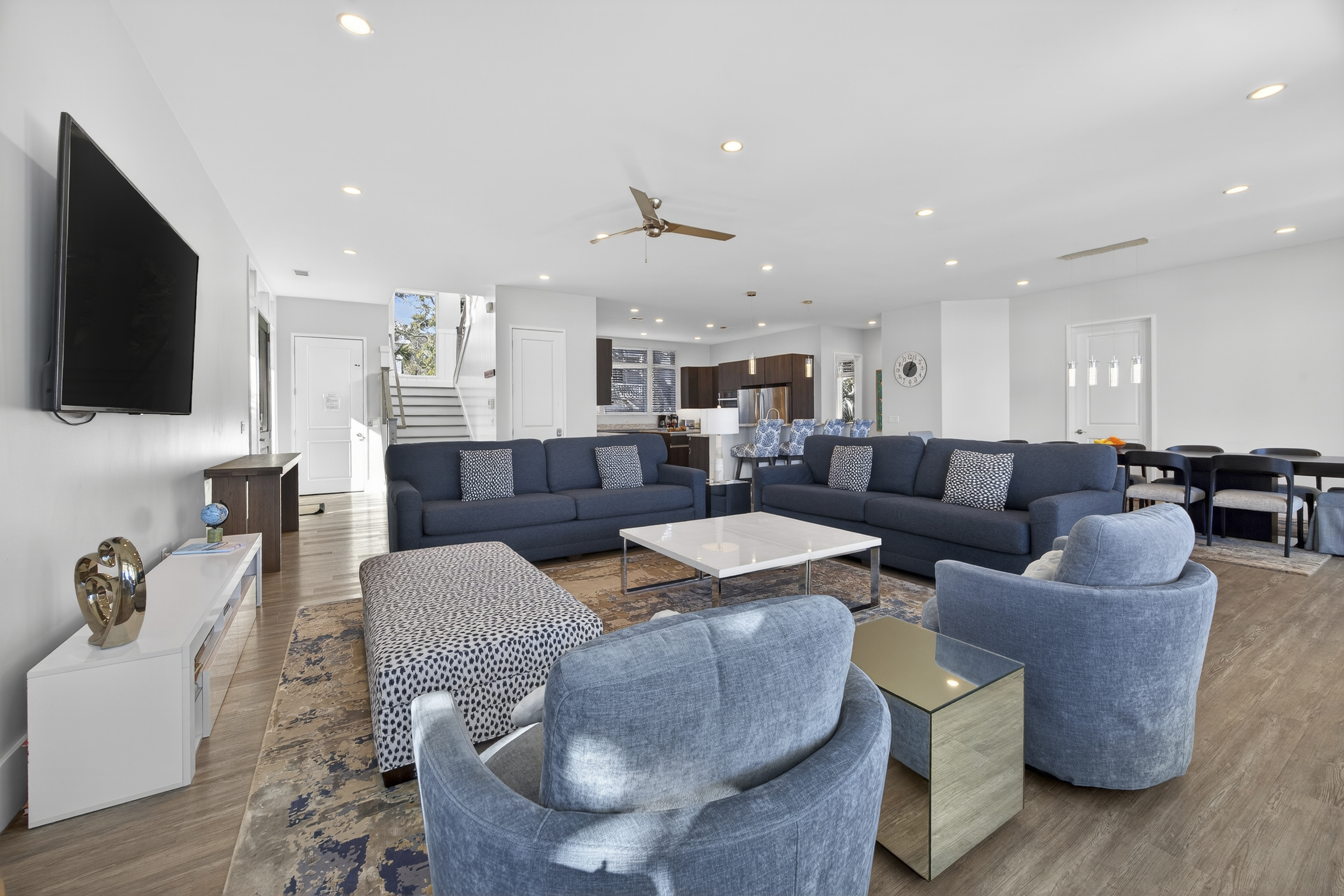 103 Dune Lane | Living room w/ ample seating & ocean views