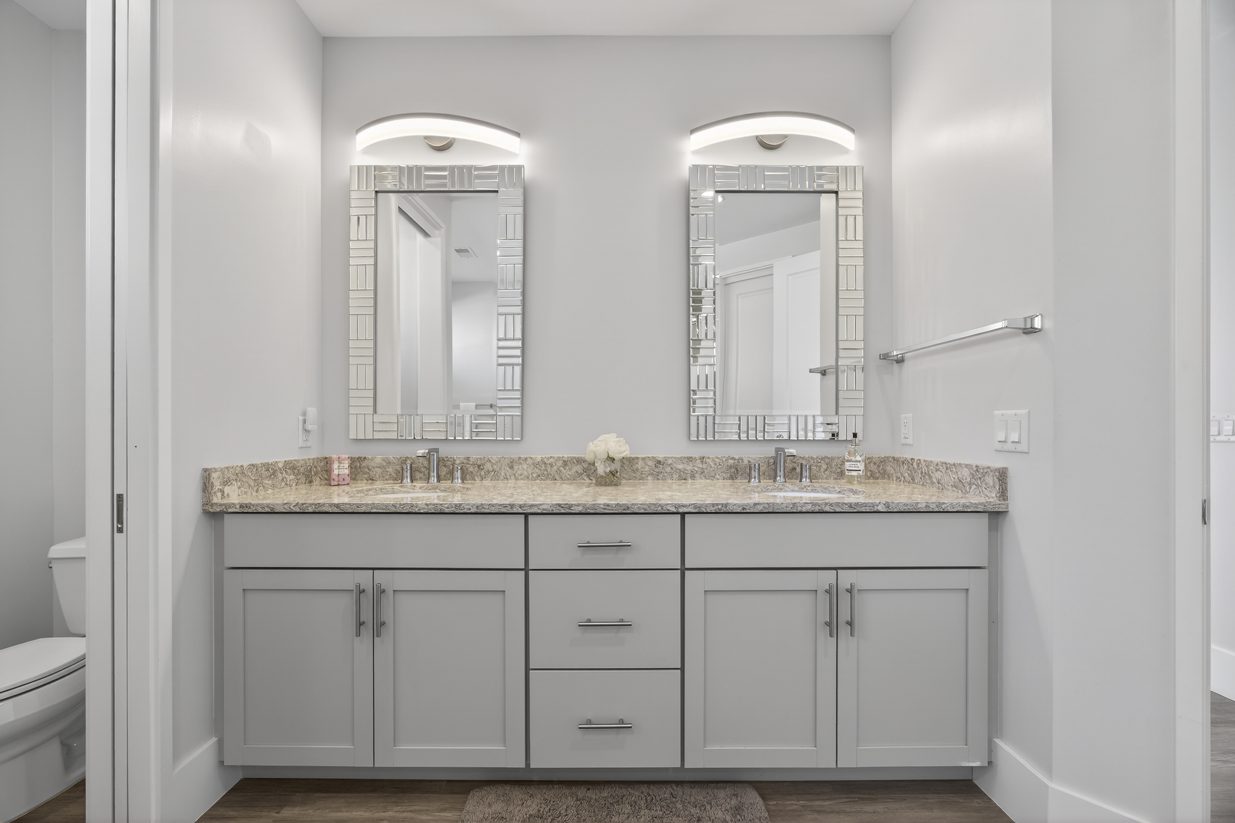 103 Dune Lane | Bedroom 5 bathroom w/ tub & shower