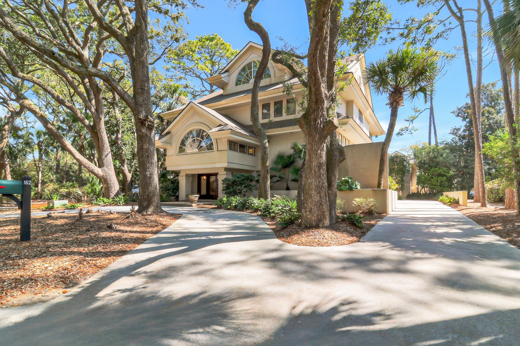 162 Mooring Buoy | Front of House