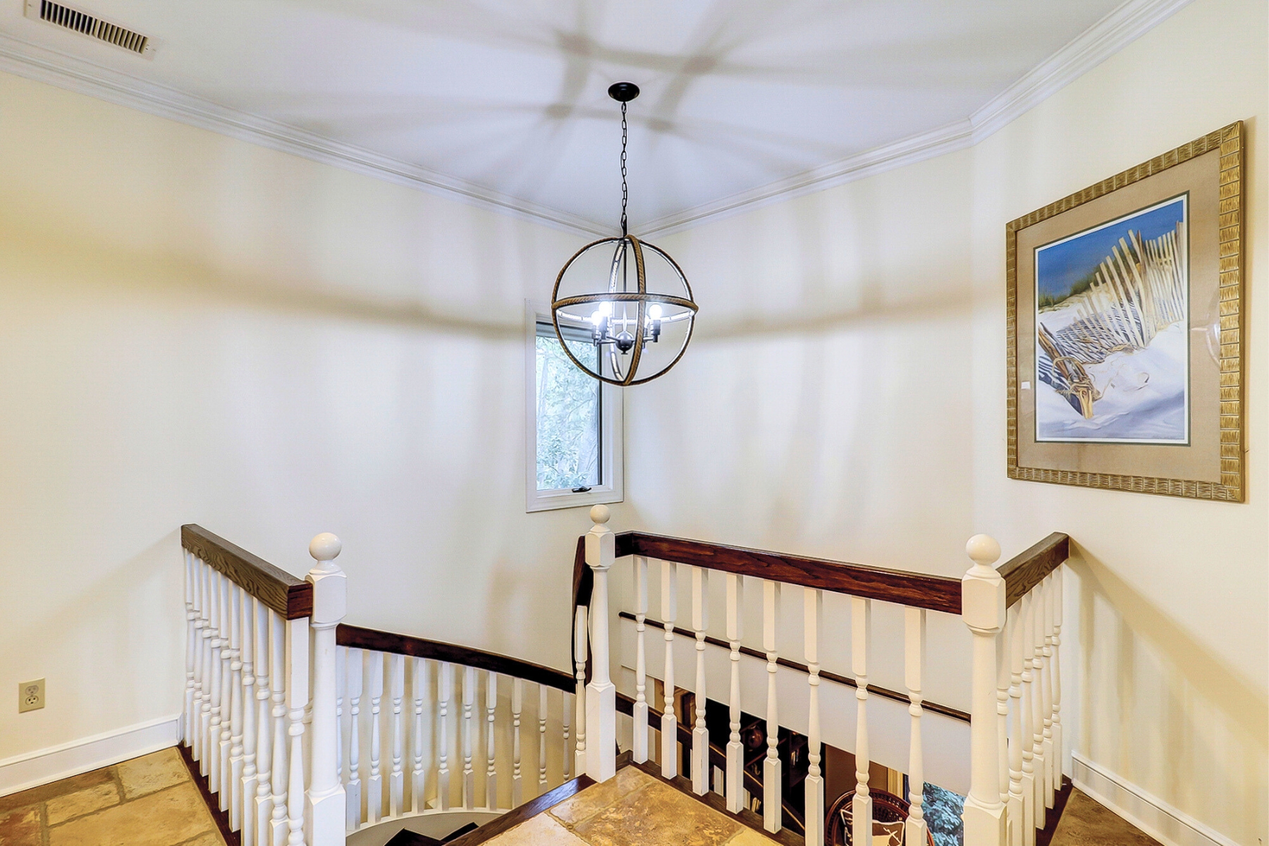 162 Mooring Buoy | 3rd-floor landing area