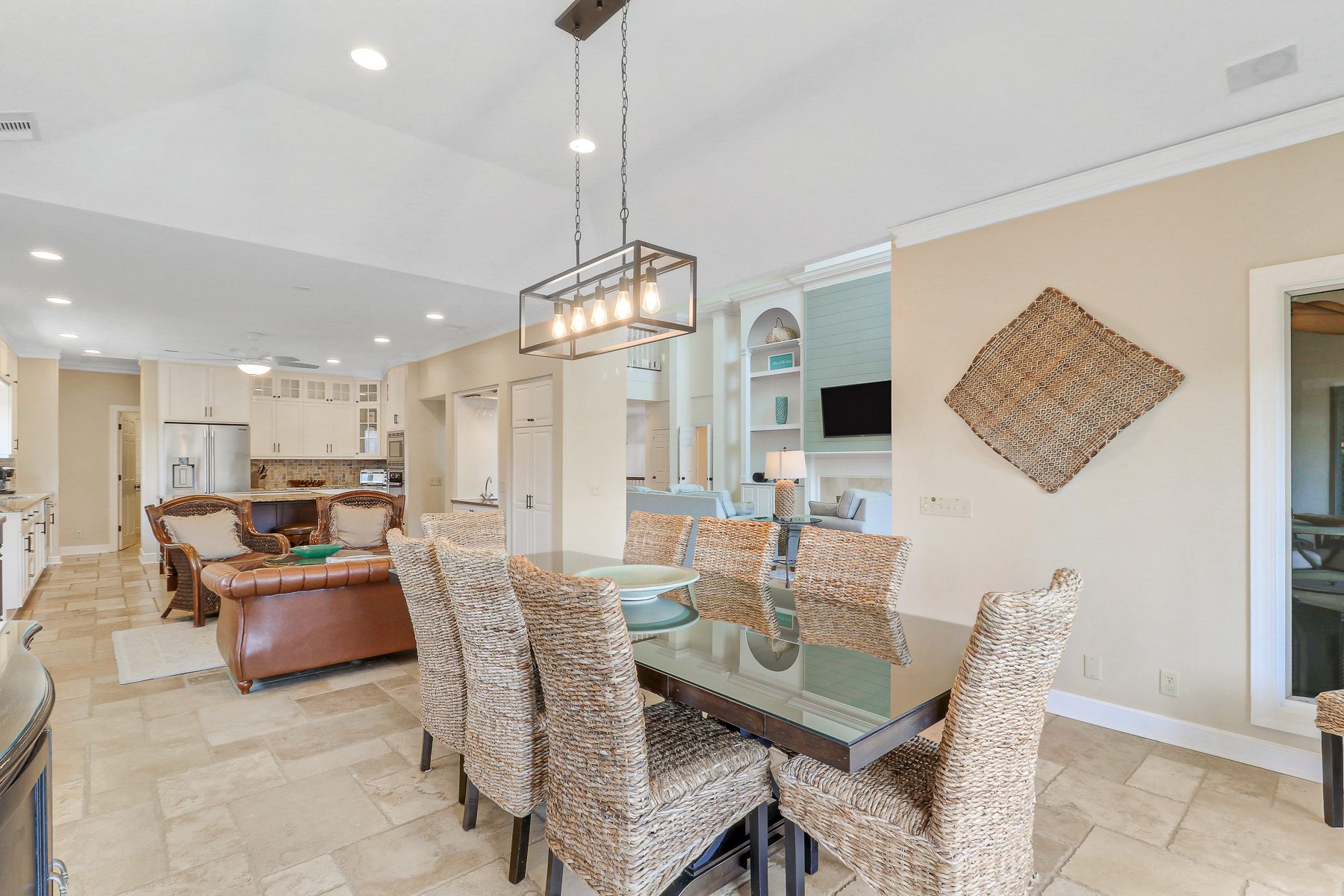 162 Mooring Buoy | Dining Table w/ balcony access & pool views