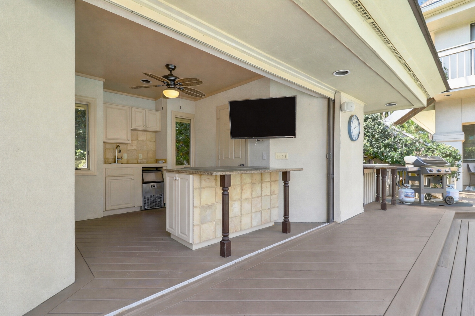 162 Mooring Buoy | Poolside Cabana Bar