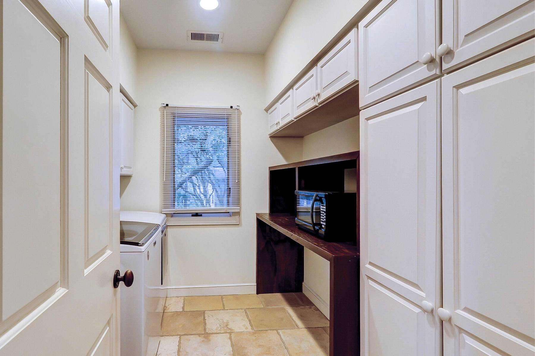 162 Mooring Buoy | Laundry Room