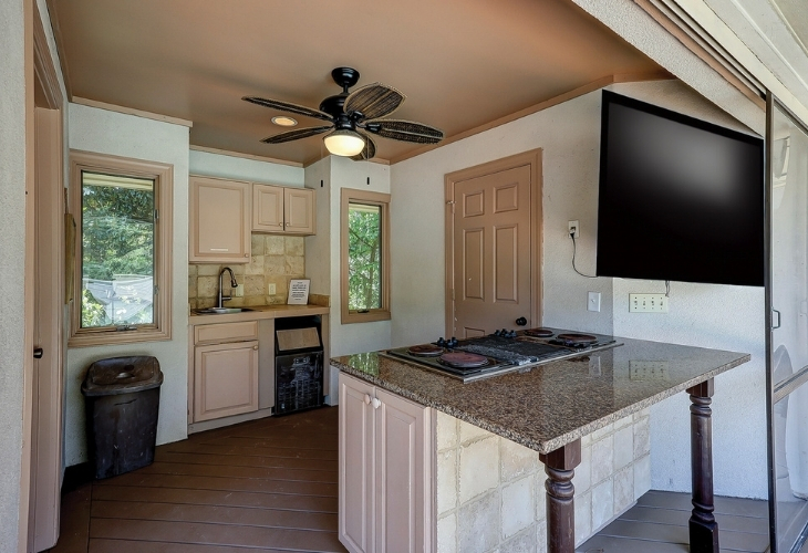 162 Mooring Buoy | Poolside Cabana Bar