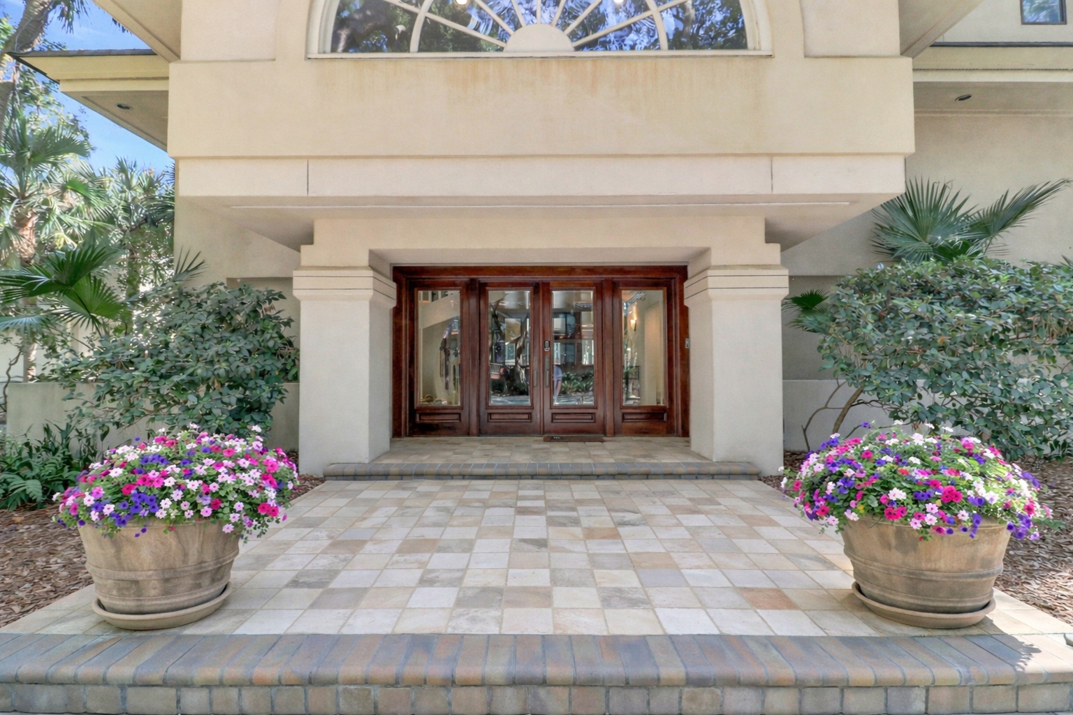 162 Mooring Buoy | Front Entryway