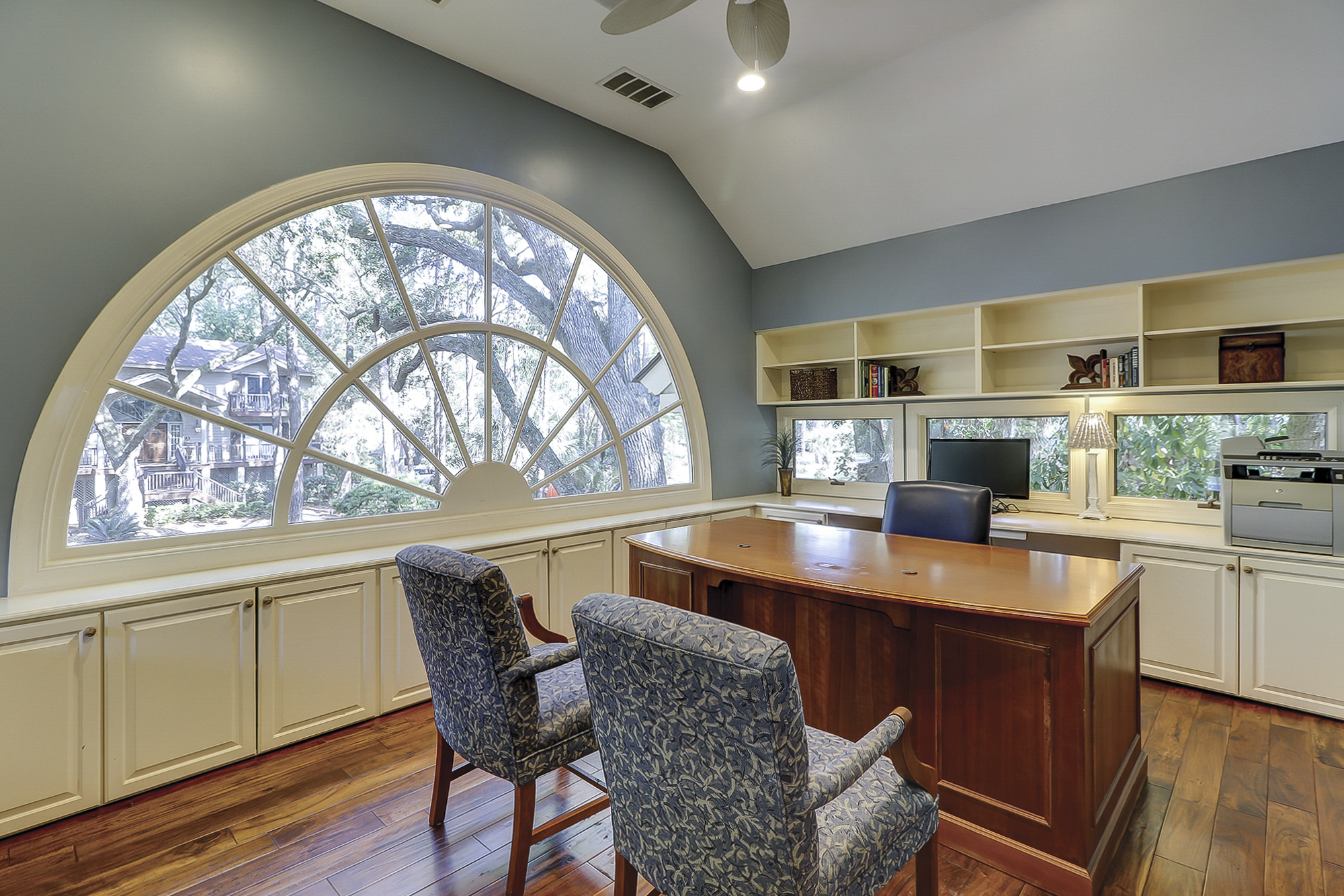 162 Mooring Buoy | Private office with large desk & storage