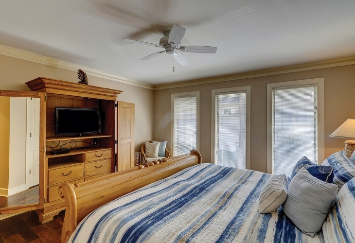 162 Mooring Buoy | Bedroom 2 King bed w/ ensuite bathroom