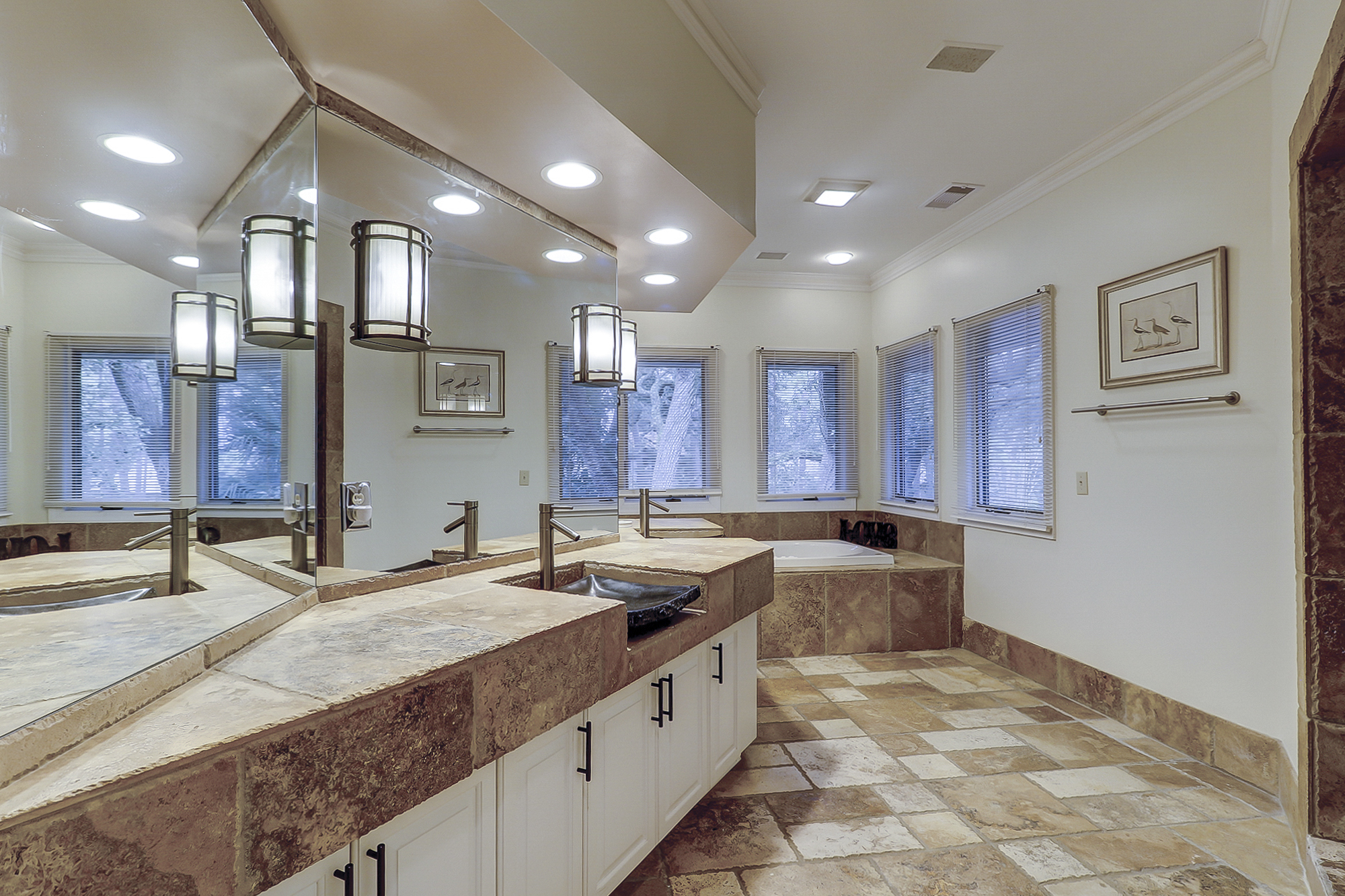 162 Mooring Buoy | Primary bath w/ tub & walk-in shower