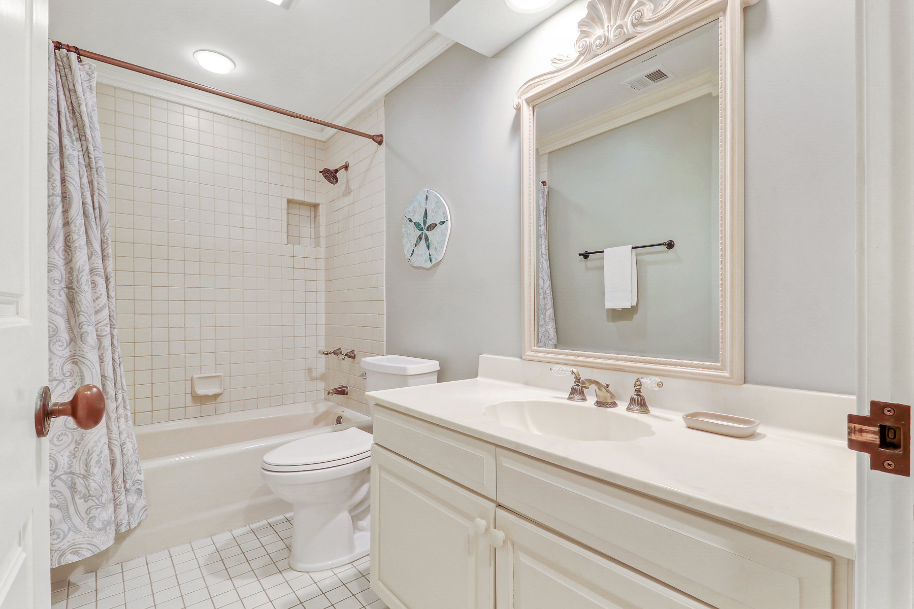 162 Mooring Buoy | Bedroom 1 ensuite bathroom