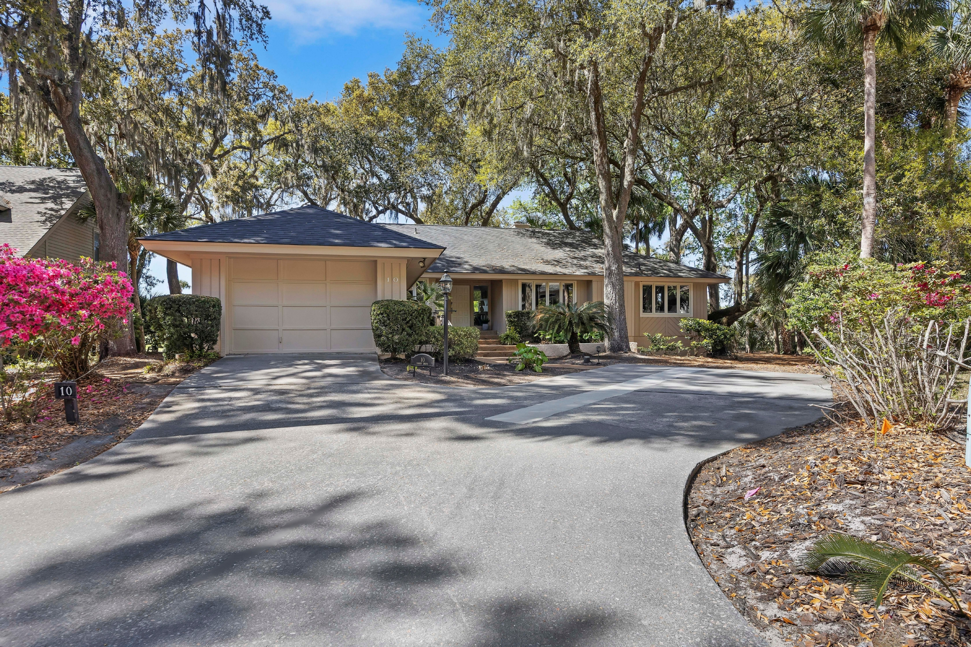 10 Troon | Front Entryway featuring newly painted exterior
