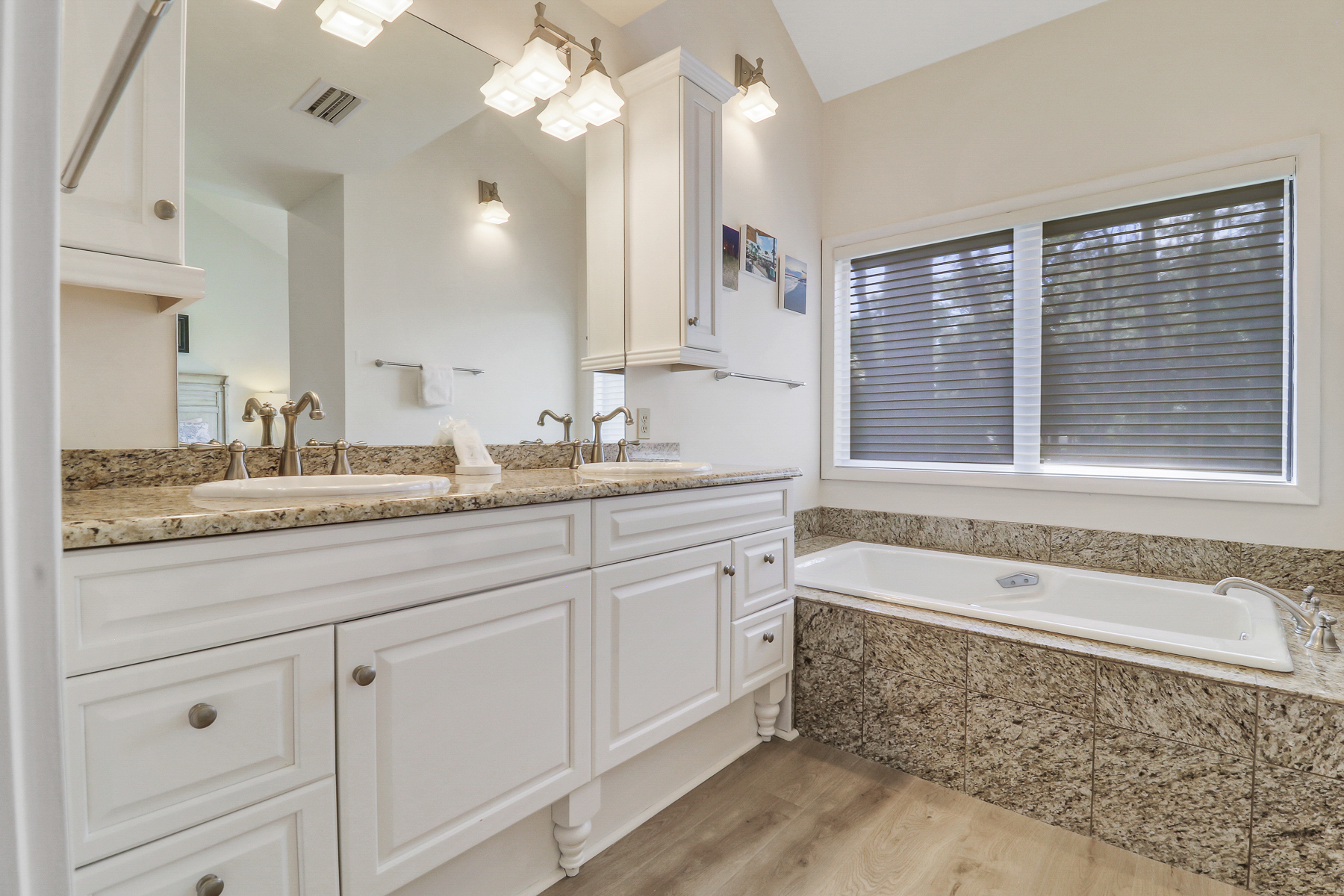 2538 Gleneagle Green | Bedroom 3 Full Bathroom