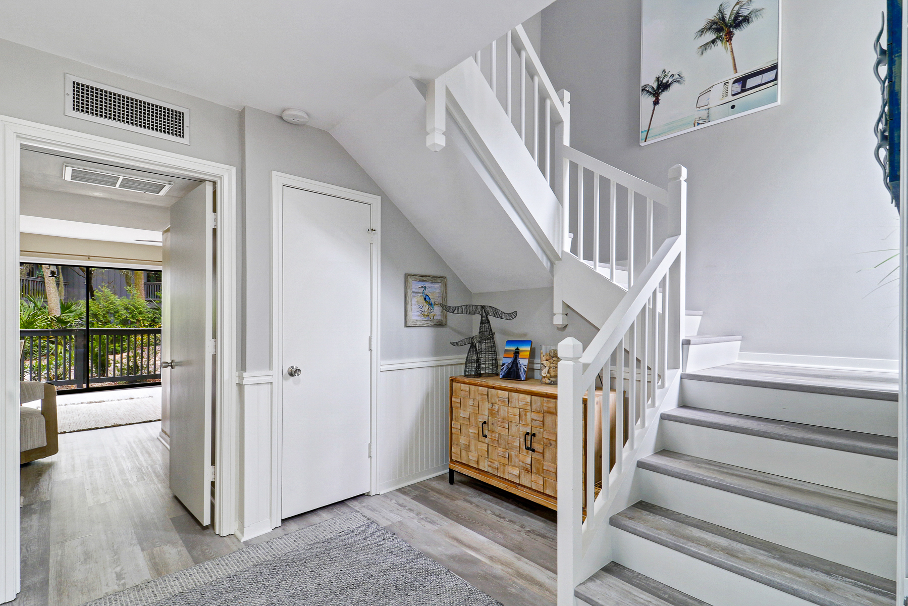 40 Hickory Cove | Bright and welcoming entryway