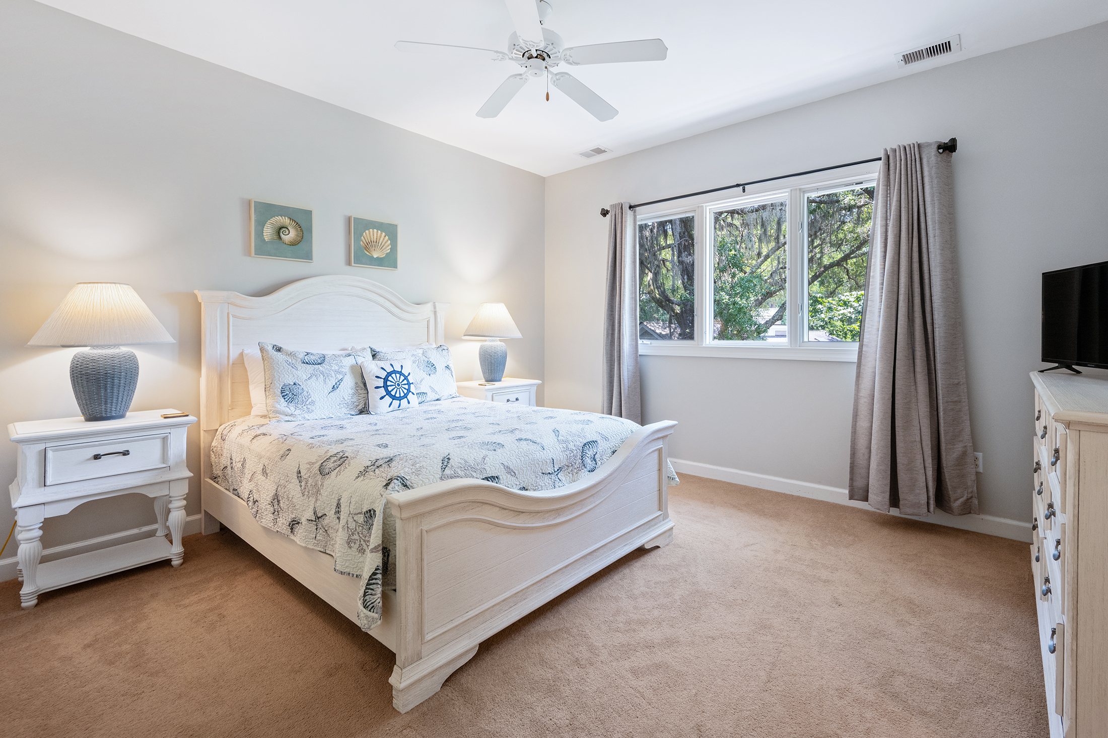 3 Cartgate | Bedroom 3 Queen Bed w/ ensuite bathroom