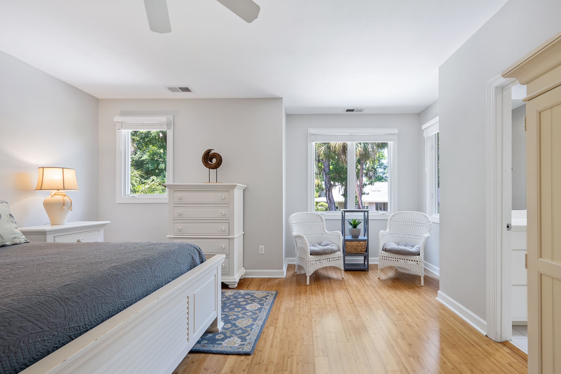 3 Cartgate | Bedroom 2 King bed w/ ensuite bathroom