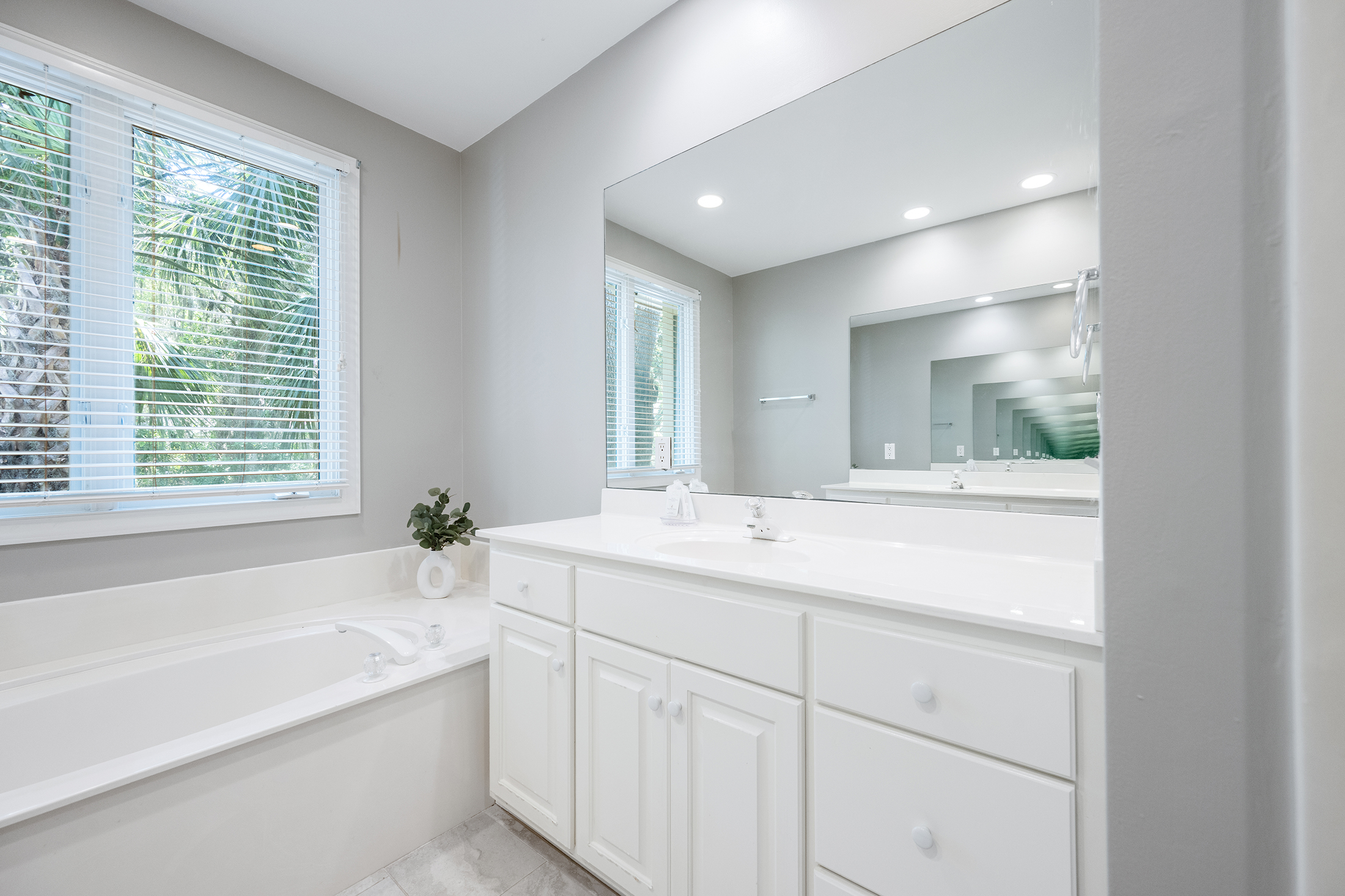 3 Cartgate | Bedroom 1 full bathroom