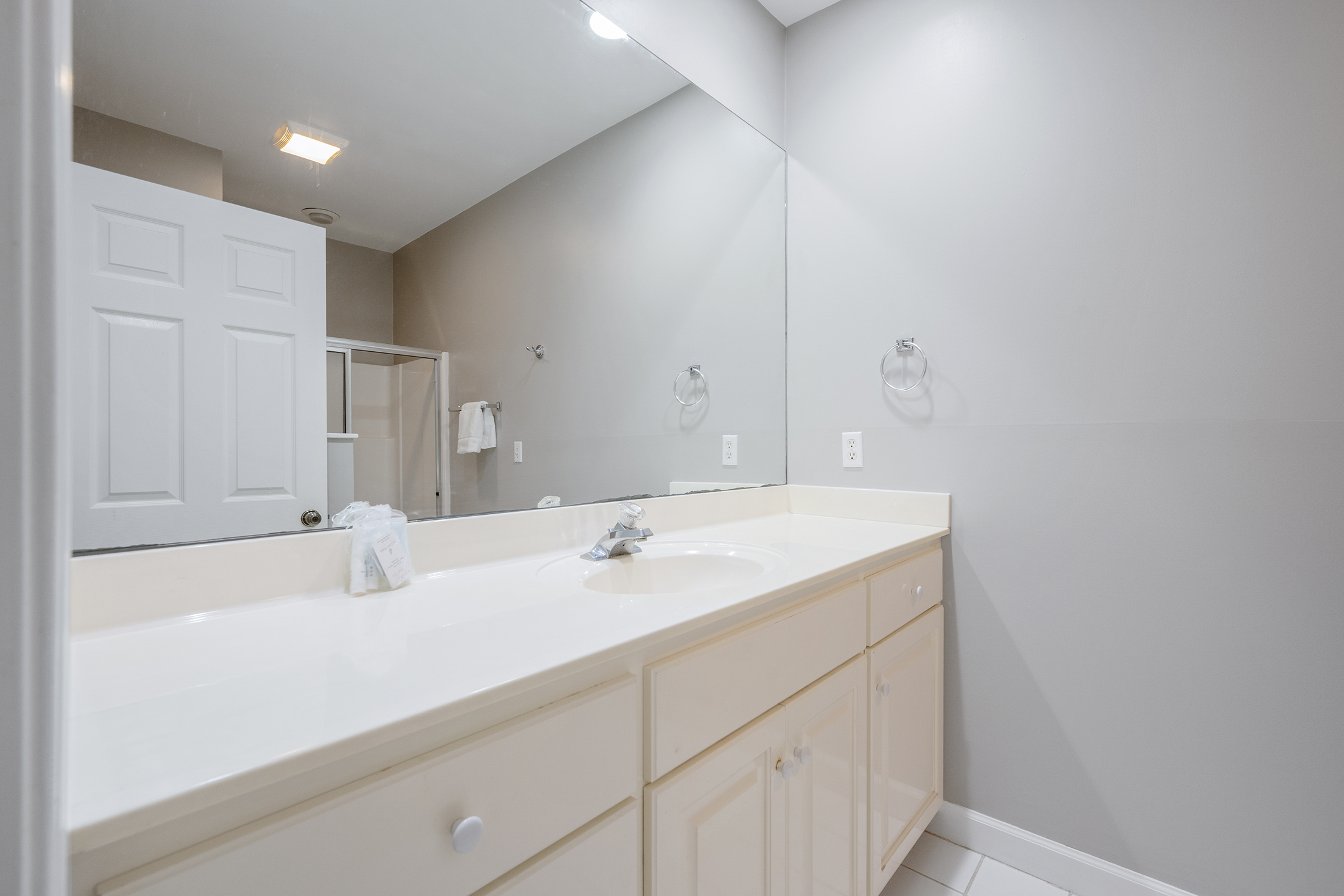 3 Cartgate | Bedroom 2 full bathroom