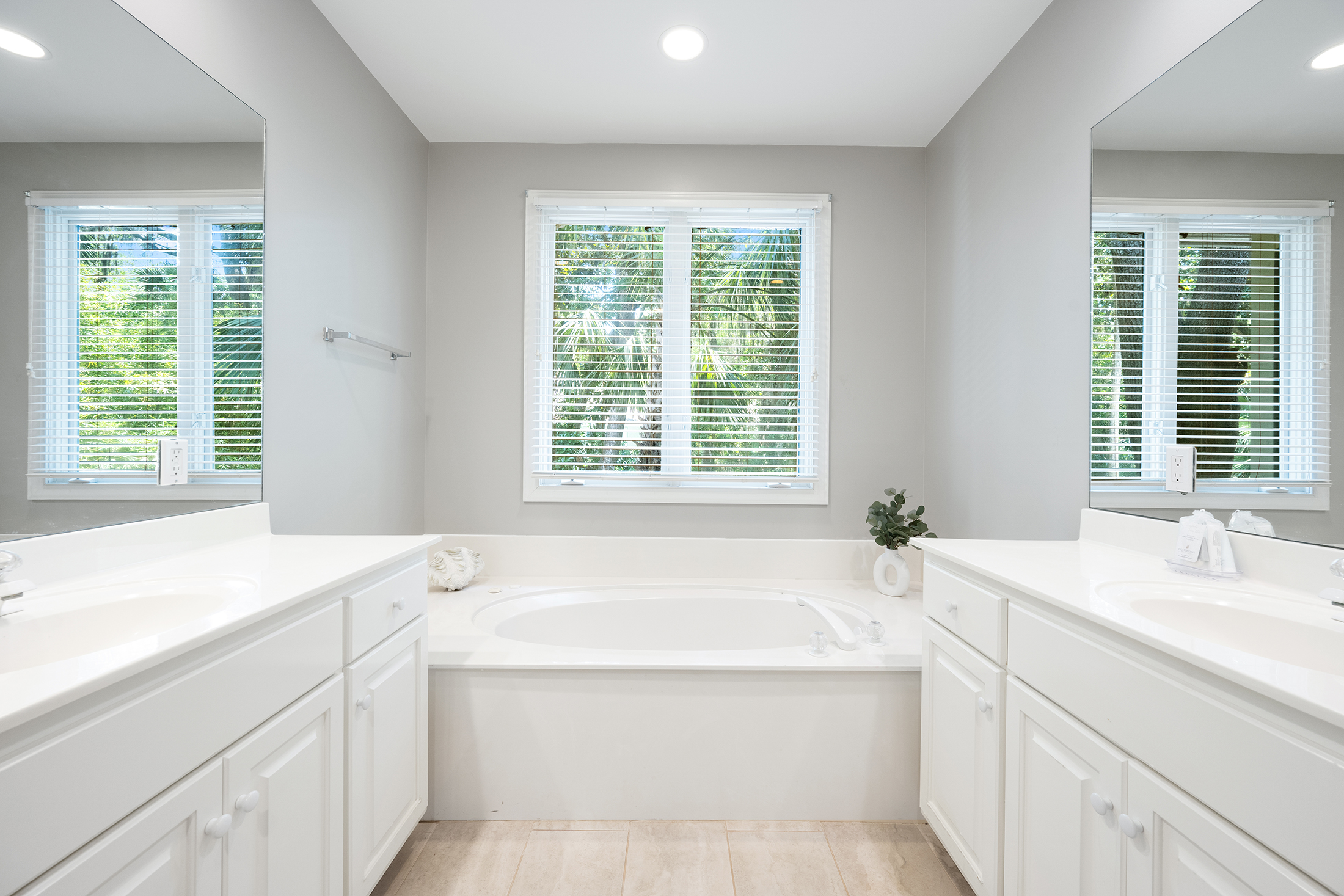 3 Cartgate | Bedroom 1 full bathroom