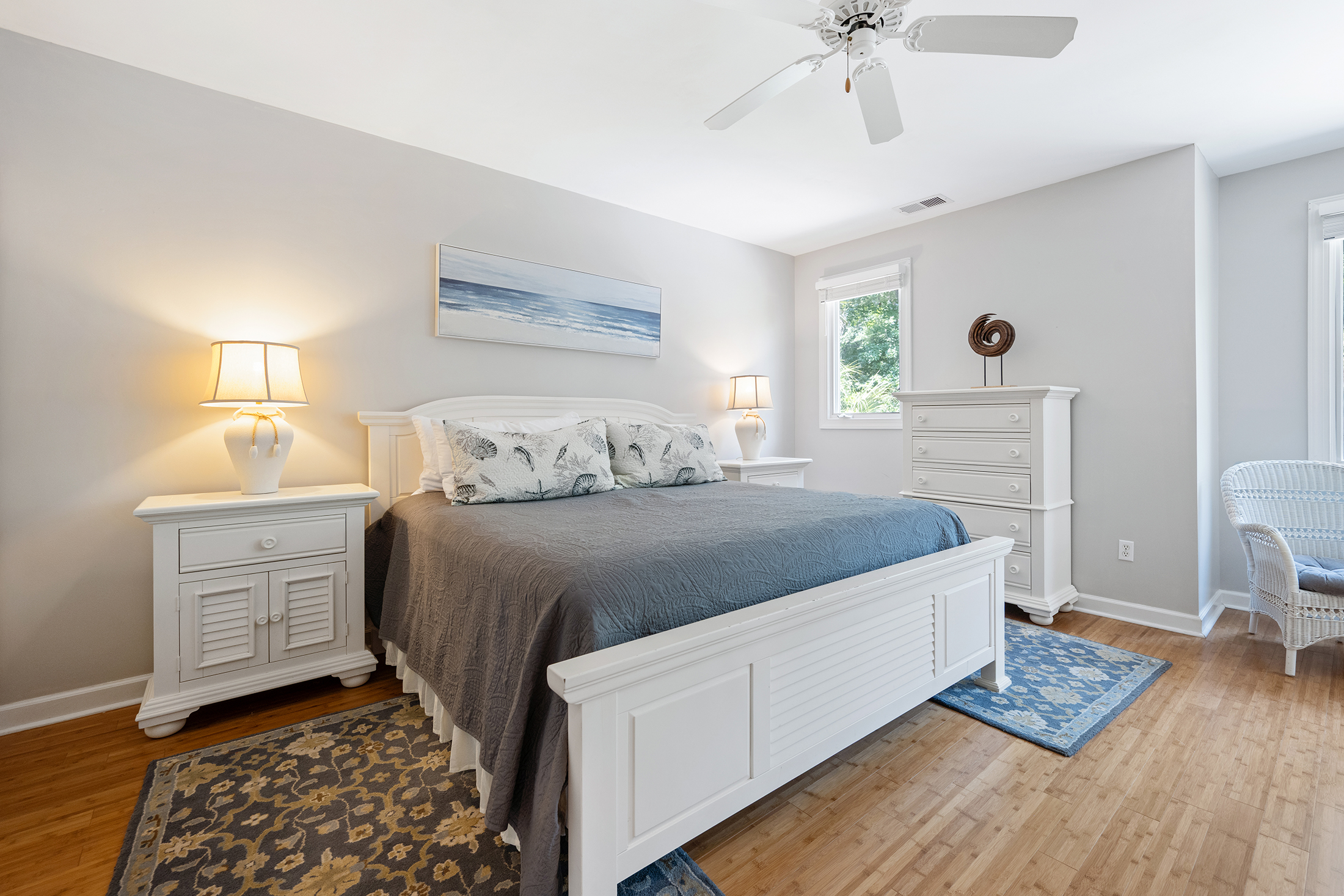 3 Cartgate | Bedroom 2 King bed w/ ensuite bathroom