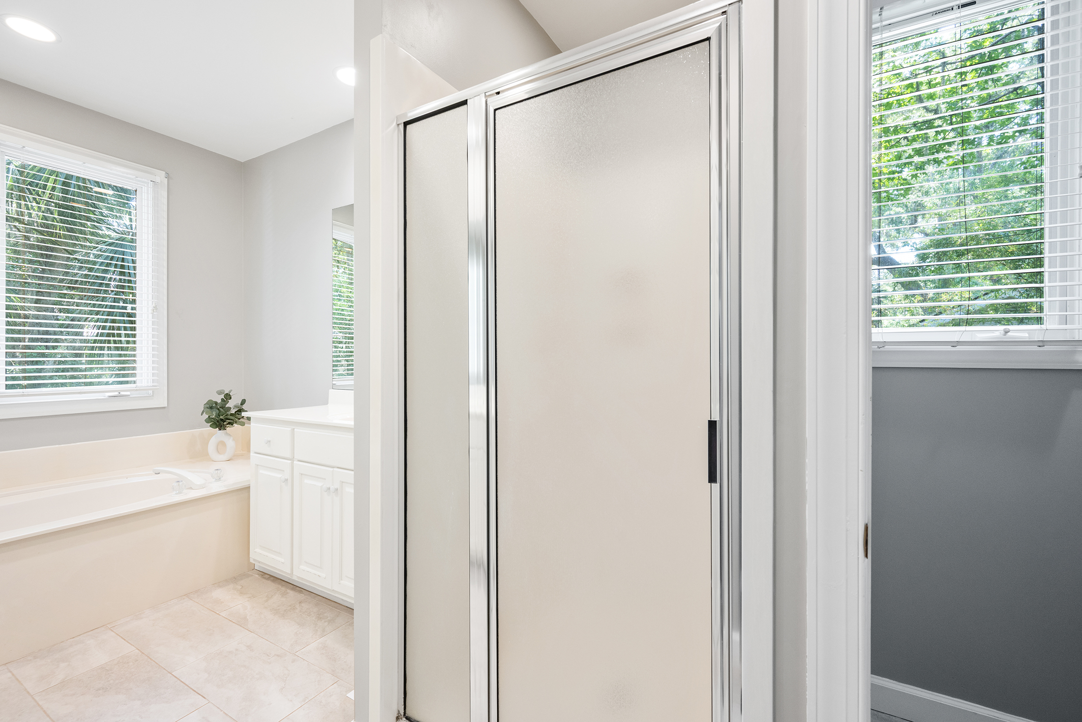3 Cartgate | Bedroom 1 full bathroom