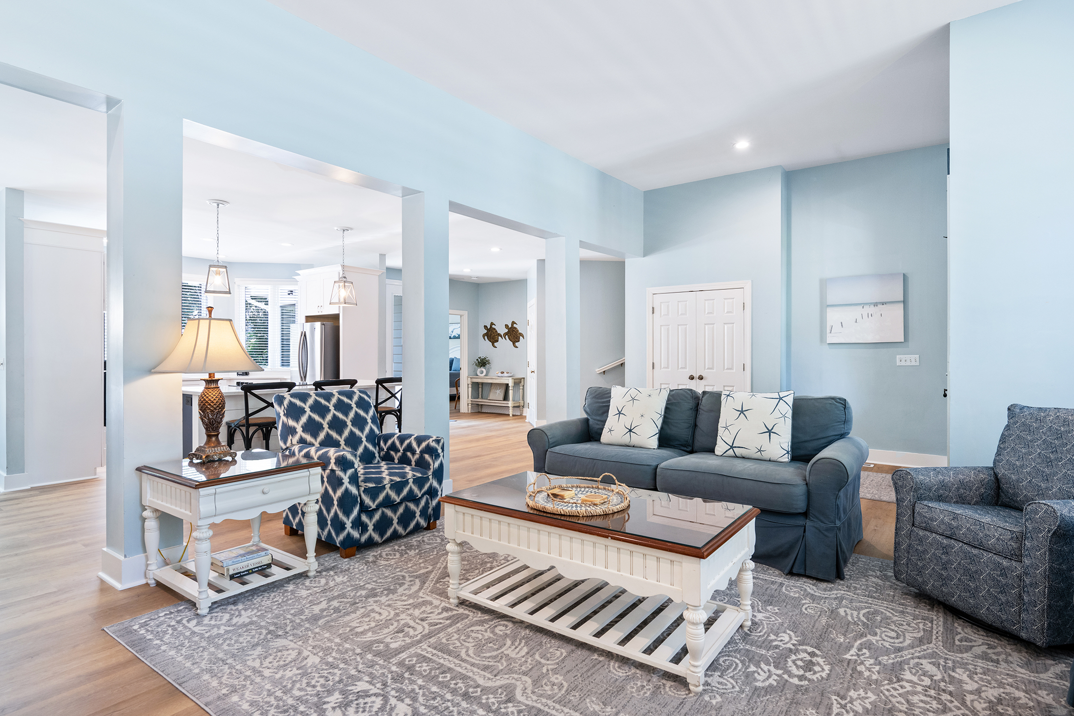 3 Cartgate | Spacious living room w/ ample seating