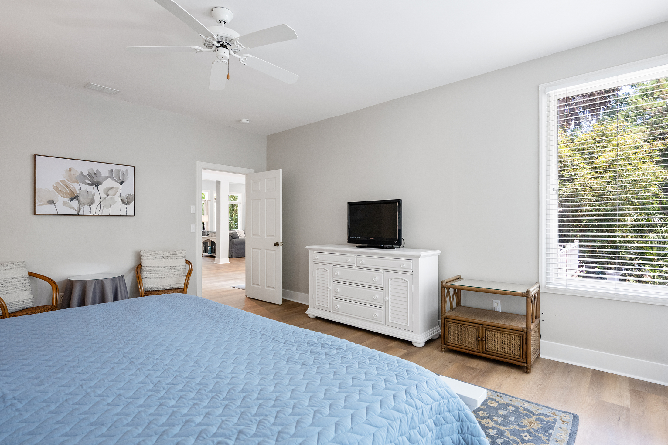 3 Cartgate | Bedroom 1 King bed w/ massive ensuite bathroom