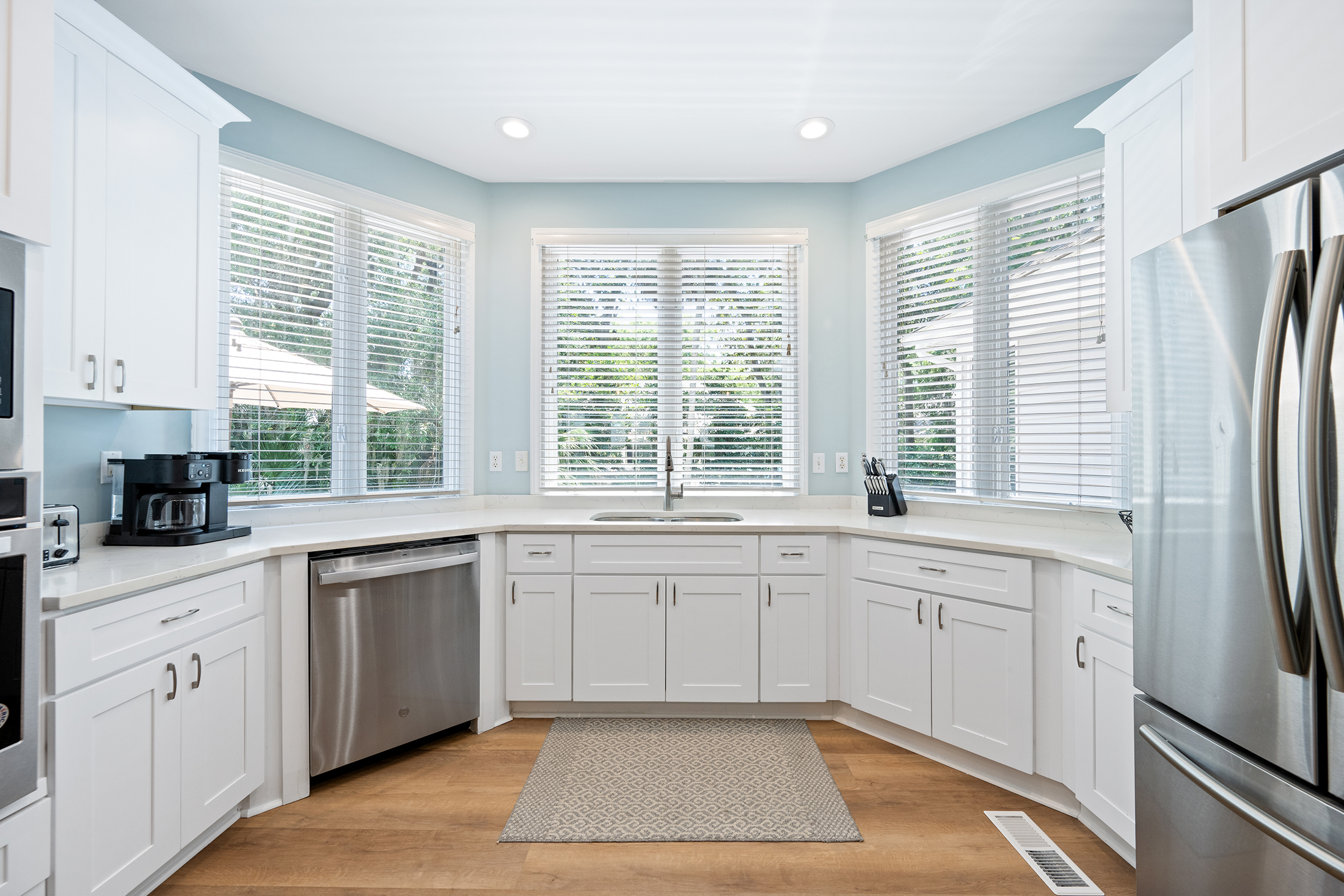 3 Cartgate | Modern kitchen w/ updated appliances