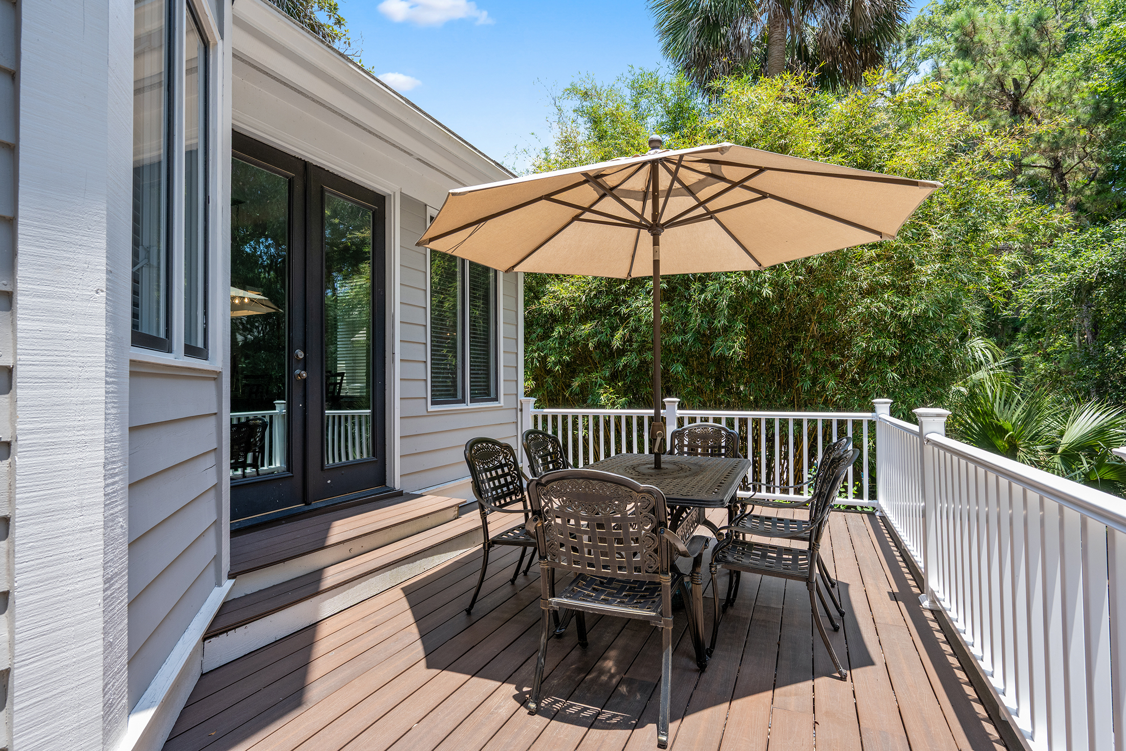3 Cartgate | Back deck w/ dining area and grill