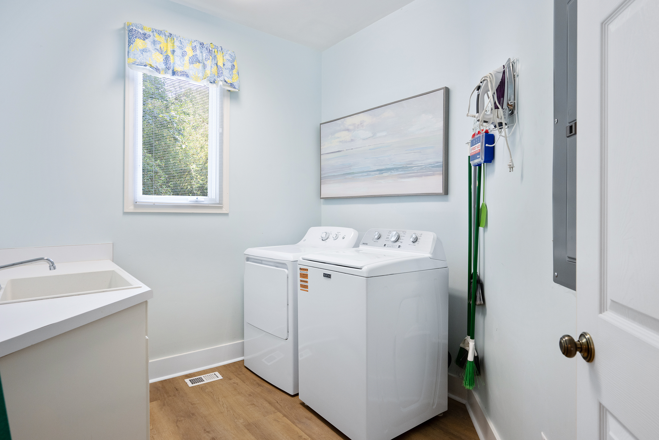 3 Cartgate | Convenient laundry room w/ washer & dryer