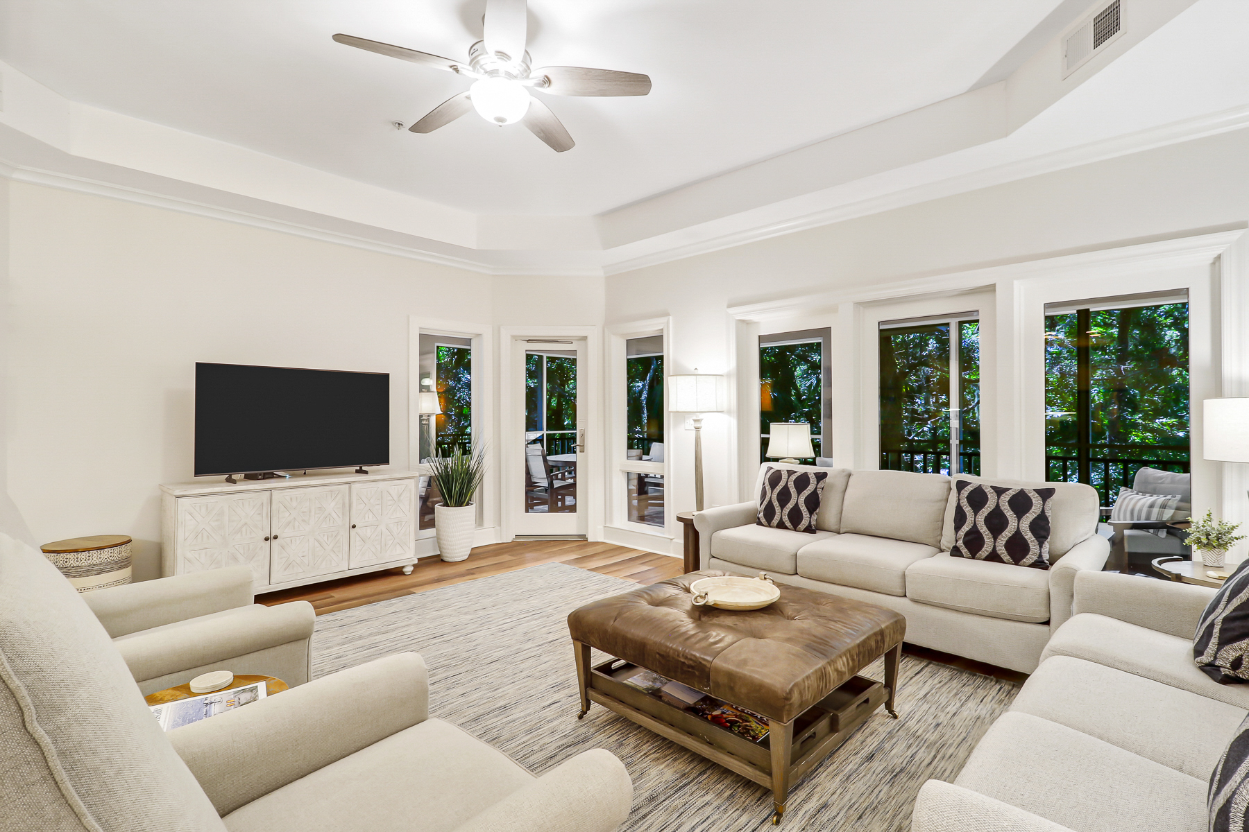 8110 Wendover Dunes | Spacious living room