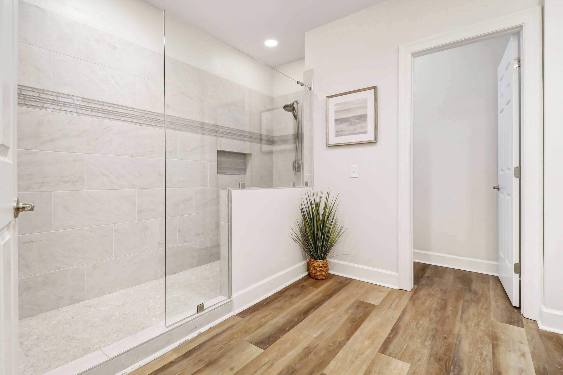 8110 Wendover Dunes | Bedroom 1 Full Bathroom